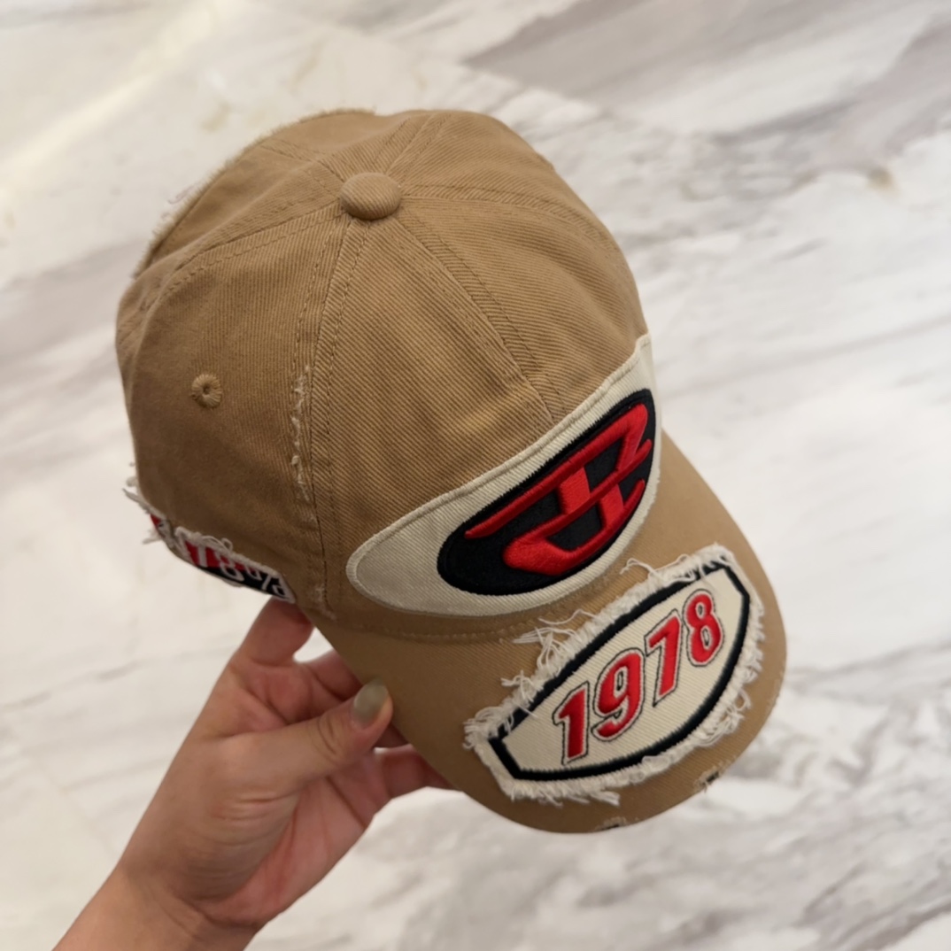 


Diesel 迪赛 棒球帽🧢 。棒球帽🧢，出街必备超好搭配，高品质 内标齐全，赶紧入手！