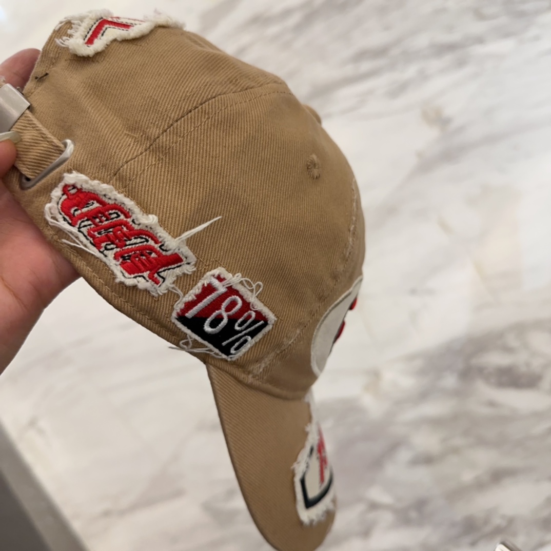 


Diesel 迪赛 棒球帽🧢 。棒球帽🧢，出街必备超好搭配，高品质 内标齐全，赶紧入手！
