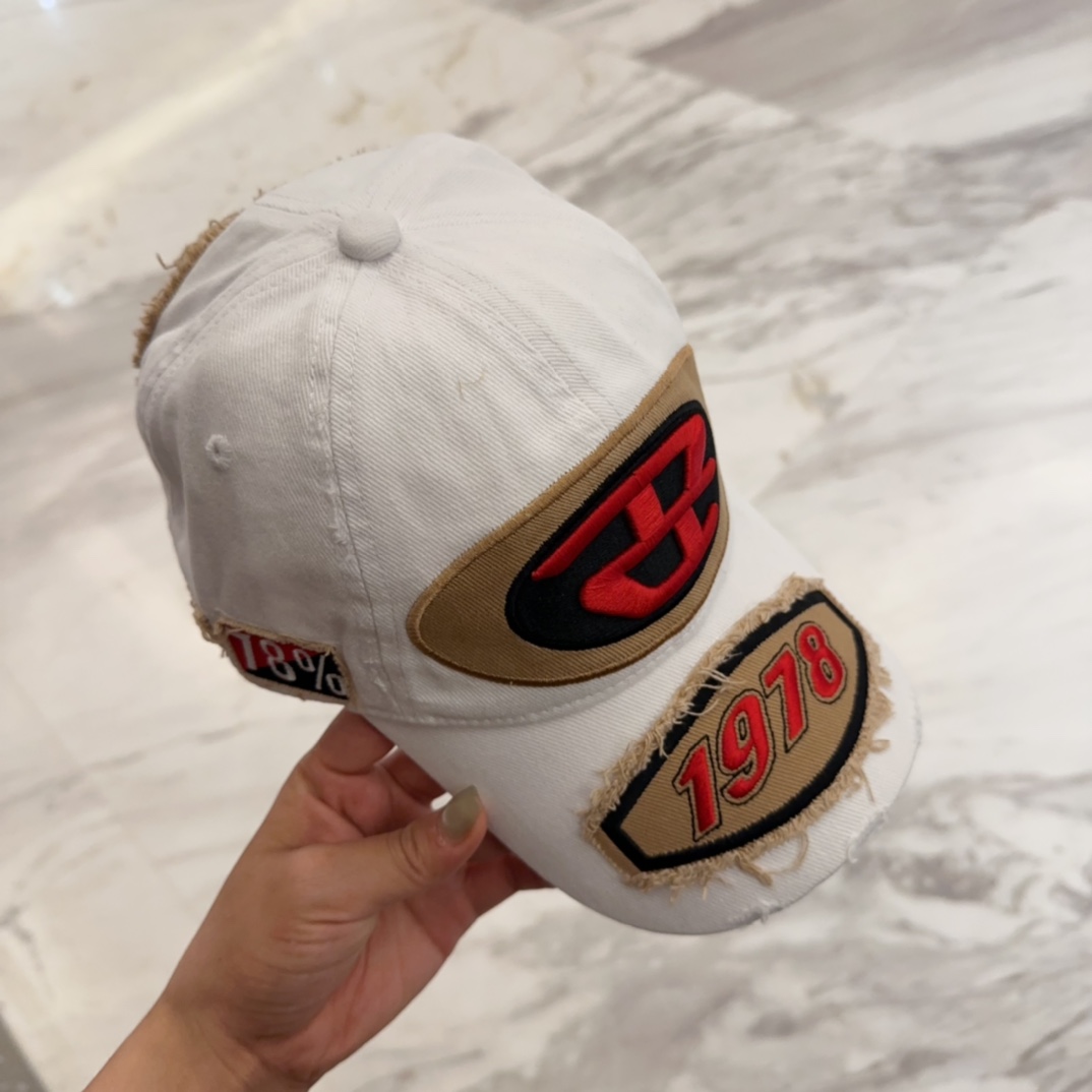 


Diesel 迪赛 棒球帽🧢 。棒球帽🧢，出街必备超好搭配，高品质 内标齐全，赶紧入手！
