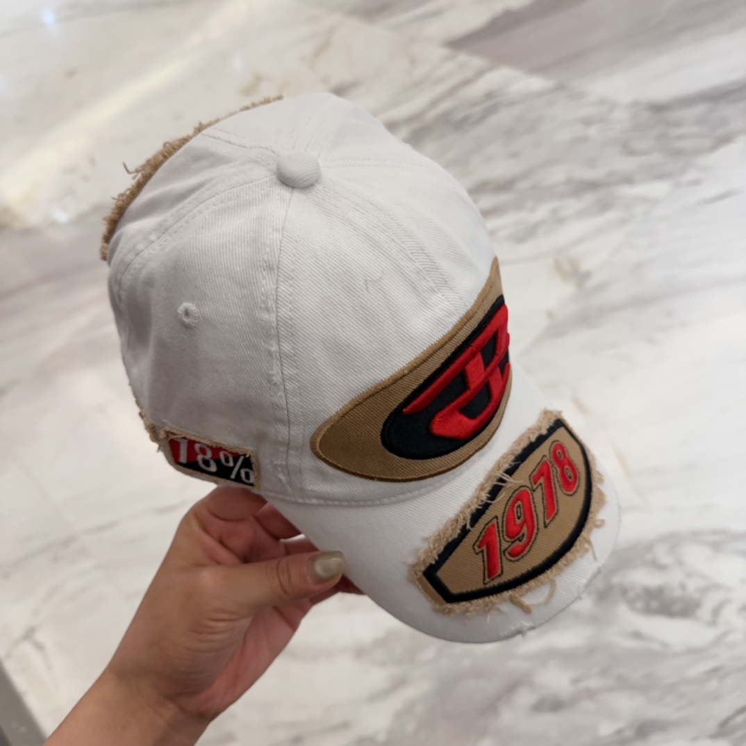 


Diesel 迪赛 棒球帽🧢 。棒球帽🧢，出街必备超好搭配，高品质 内标齐全，赶紧入手！