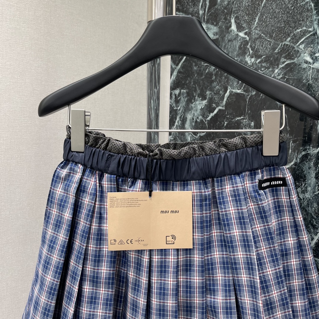 
Miu 25夏季新款 格纹百褶半身裙 松紧中高腰百褶裙身 一条裙子超大用料 褶位和褶量精致 垂感非常好