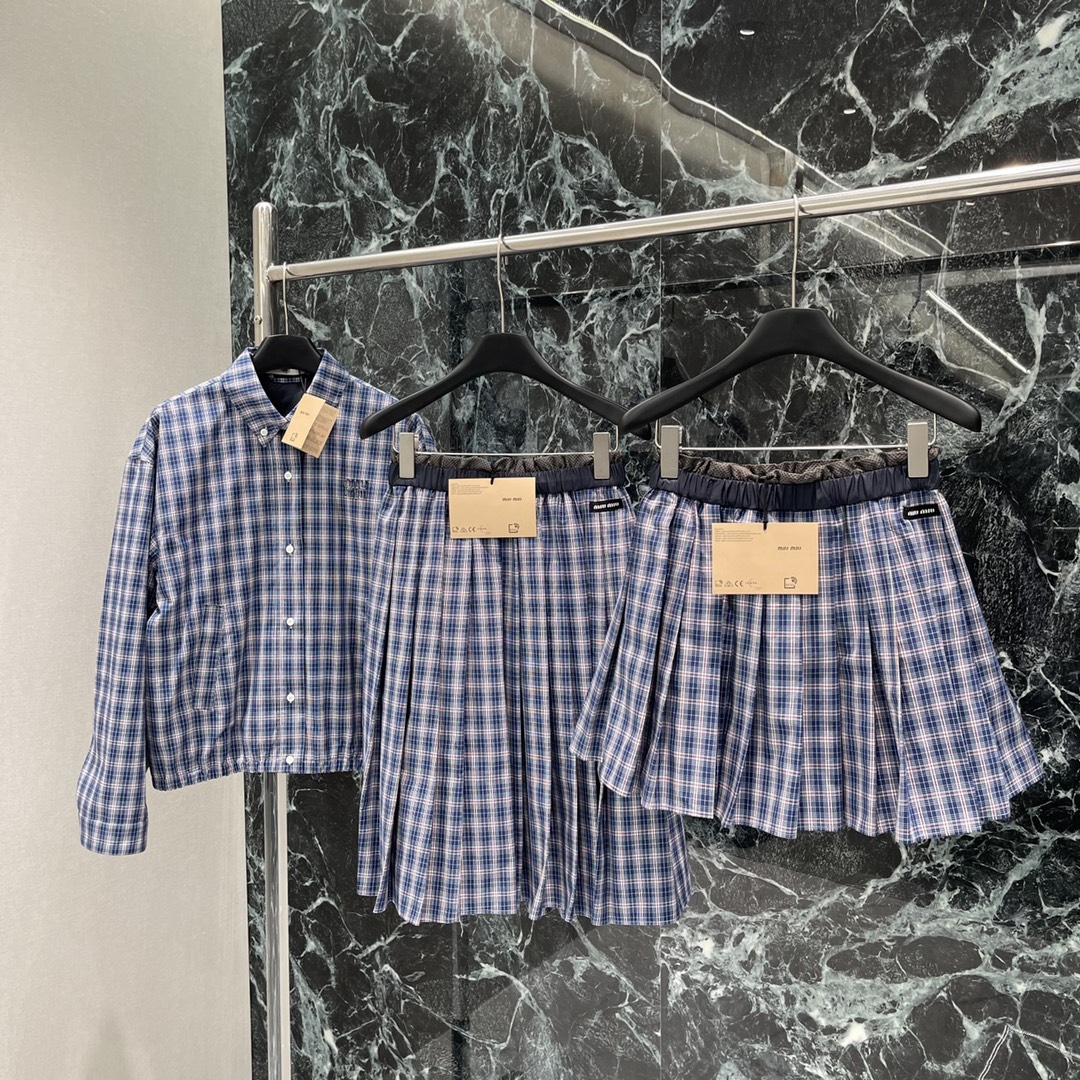 
Miu 25夏季新款 格纹百褶半身裙 松紧中高腰百褶裙身 一条裙子超大用料 褶位和褶量精致 垂感非常好