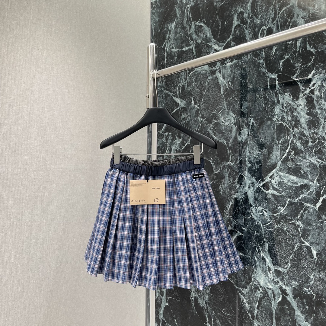 
Miu 25夏季新款 格纹百褶半身裙 松紧中高腰百褶裙身 一条裙子超大用料 褶位和褶量精致 垂感非常好
