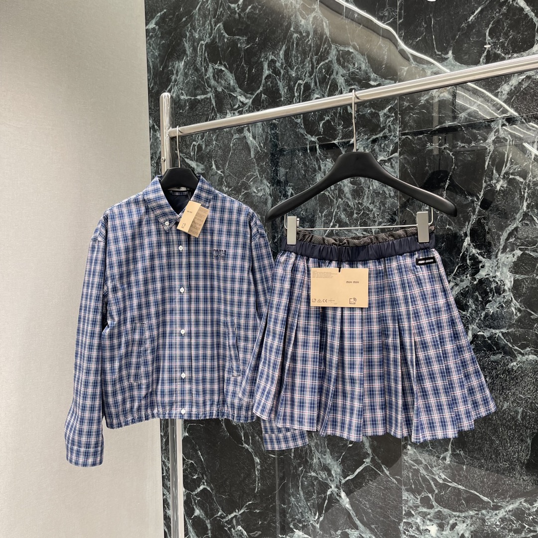 
Miu 25夏季新款 格纹百褶半身裙 松紧中高腰百褶裙身 一条裙子超大用料 褶位和褶量精致 垂感非常好