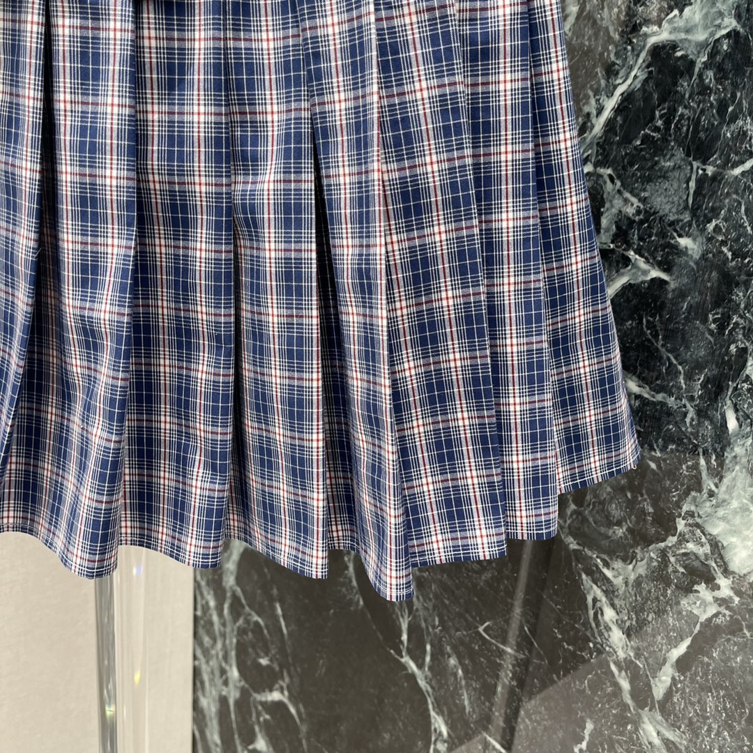 
Miu 25夏季新款 格纹百褶半身裙 松紧中高腰百褶裙身 一条裙子超大用料 褶位和褶量精致 垂感非常好