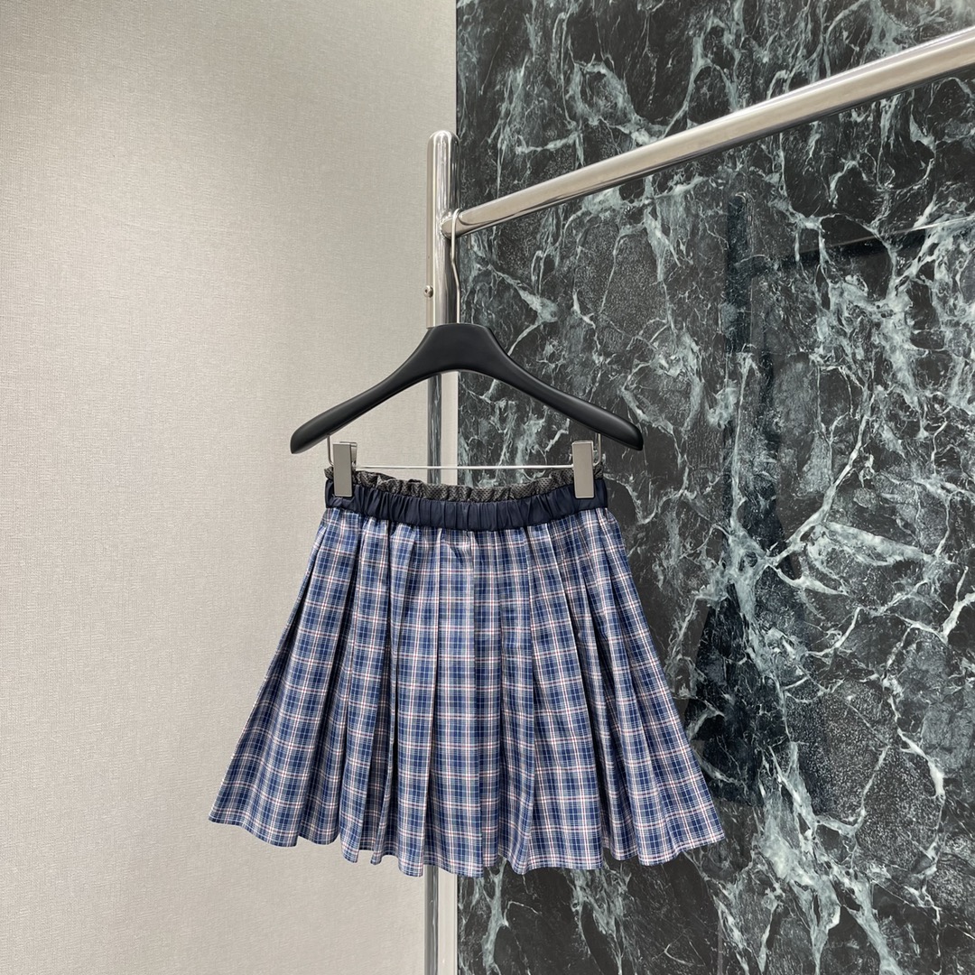 
Miu 25夏季新款 格纹百褶半身裙 松紧中高腰百褶裙身 一条裙子超大用料 褶位和褶量精致 垂感非常好