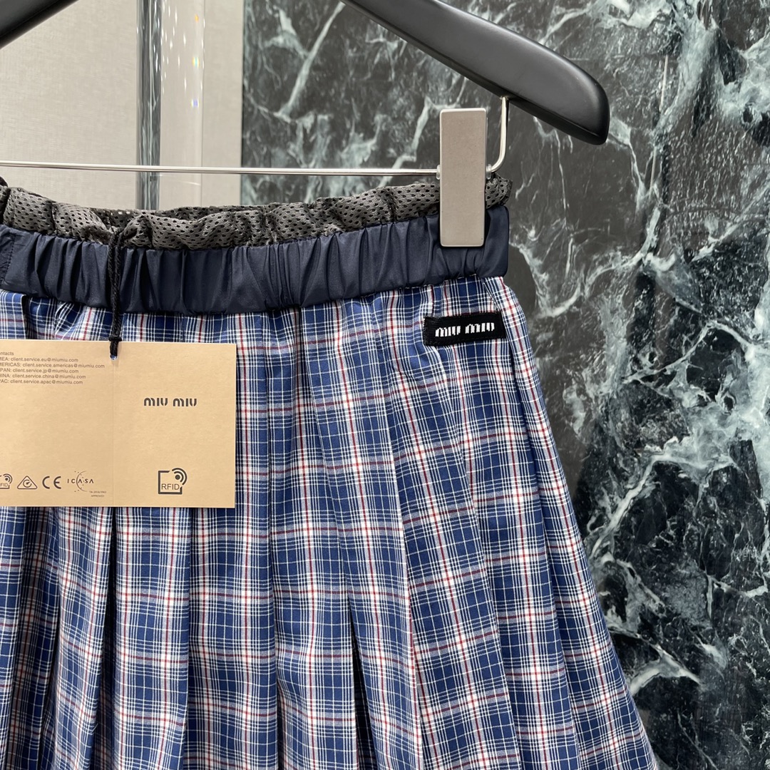 
Miu 25夏季新款 格纹百褶半身裙 松紧中高腰百褶裙身 一条裙子超大用料 褶位和褶量精致 垂感非常好