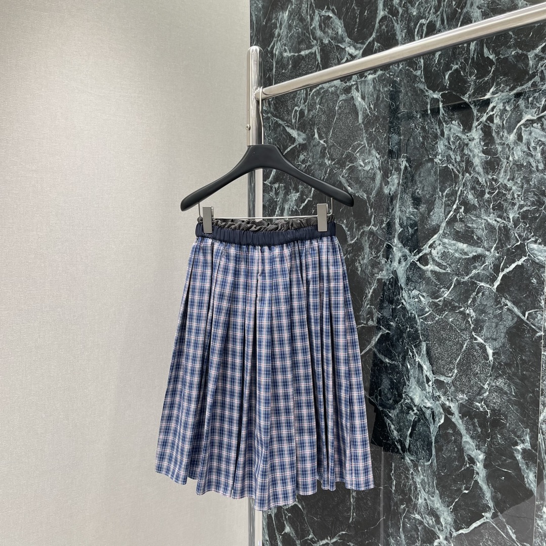 
Miu 25夏季新款 格纹百褶长半裙 松紧中高腰百褶裙身 一条裙子超大用料 褶位和褶量精致 垂感非常好