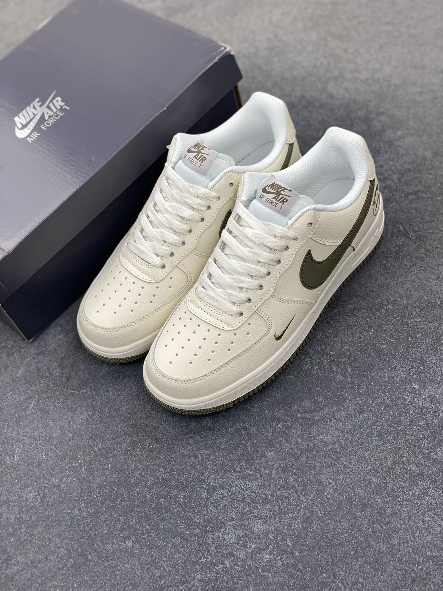 图片[8]-Nike Air Force 1 Low 空军一号低帮百搭休闲运动板鞋。柔软、弹性十足的缓震性能和出色的中底设计，横跨复古与现代的外型结合，造就出风靡全球三十多年的Force 1，直到今天还深受青睐。 货号：DF0180-007 尺码：36 36.5 37.5 38 38.5 39 40 40.5 41 42 42.5 43 44 44.5 45-选品中心