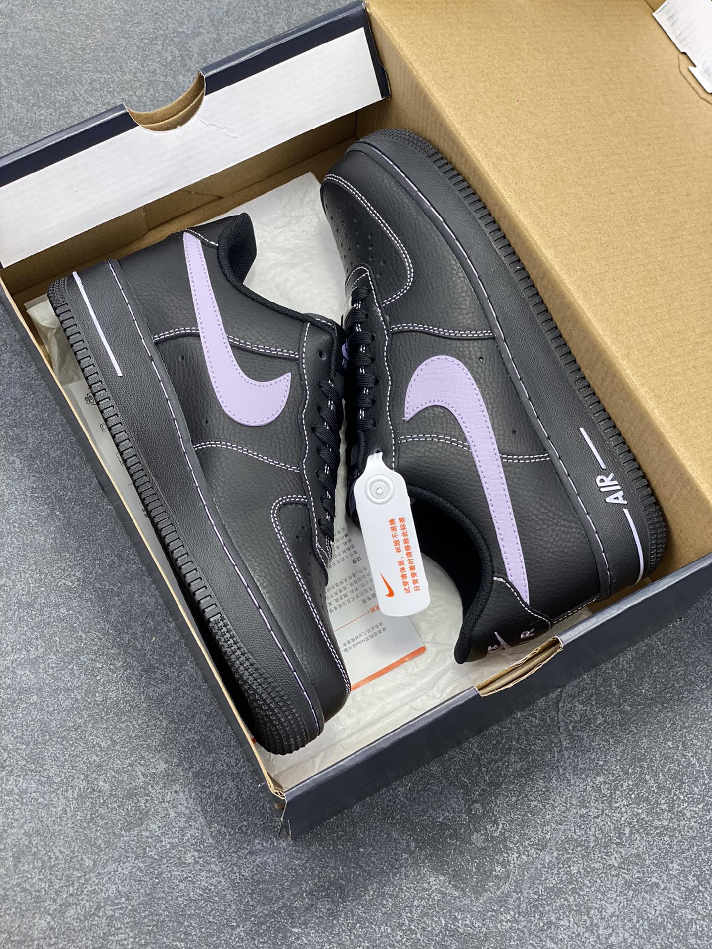 图片[9]-Nike Air Force 1 Low 黑紫 原楦头原纸板 打造纯正空军版型 专注外贸渠道 全掌内置蜂窝气垫 原盒配件 原厂中底钢印、拉帮完美 货号：HQ2037-001 尺码：36 36.5 37.5 38 38.5 39 40 40.5 41 42 42.5 43 44 44.5 45-选品中心