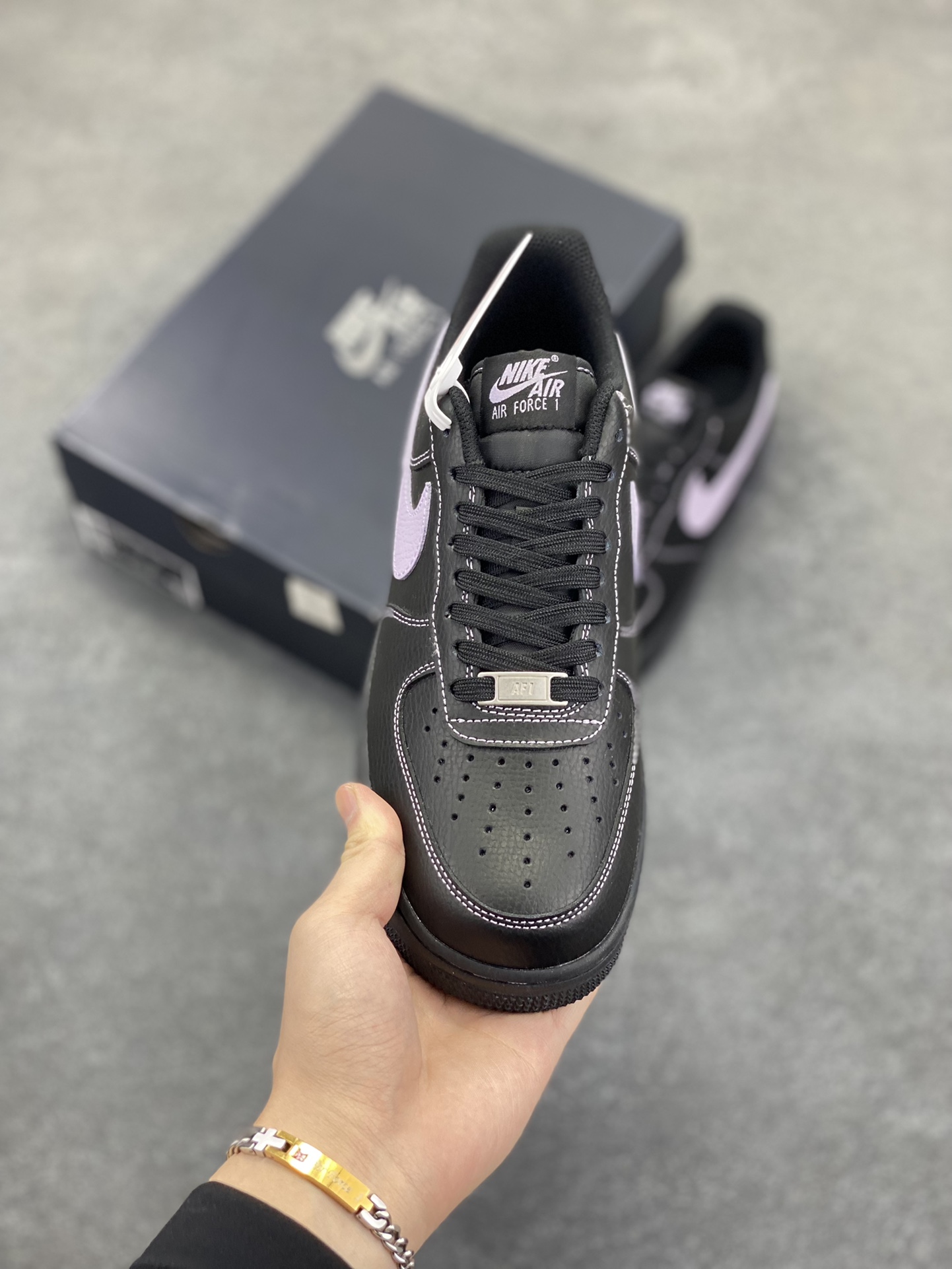 图片[2]-Nike Air Force 1 Low 黑紫 原楦头原纸板 打造纯正空军版型 专注外贸渠道 全掌内置蜂窝气垫 原盒配件 原厂中底钢印、拉帮完美 货号：HQ2037-001 尺码：36 36.5 37.5 38 38.5 39 40 40.5 41 42 42.5 43 44 44.5 45-选品中心