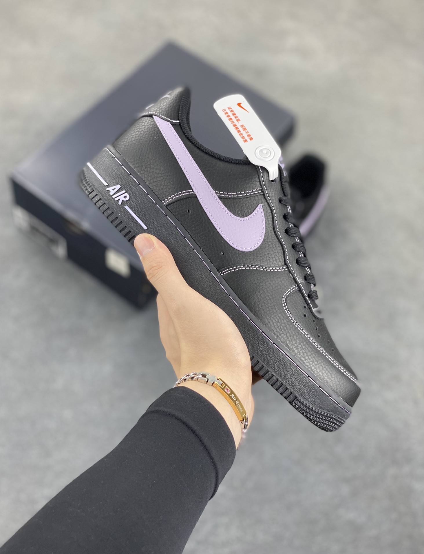 Nike Air Force 1 Low 黑紫 原楦头原纸板 打造纯正空军版型 专注外贸渠道 全掌内置蜂窝气垫 原盒配件 原厂中底钢印、拉帮完美 货号：HQ2037-001 尺码：36 36.5 37.5 38 38.5 39 40 40.5 41 42 42.5 43 44 44.5 45-选品中心