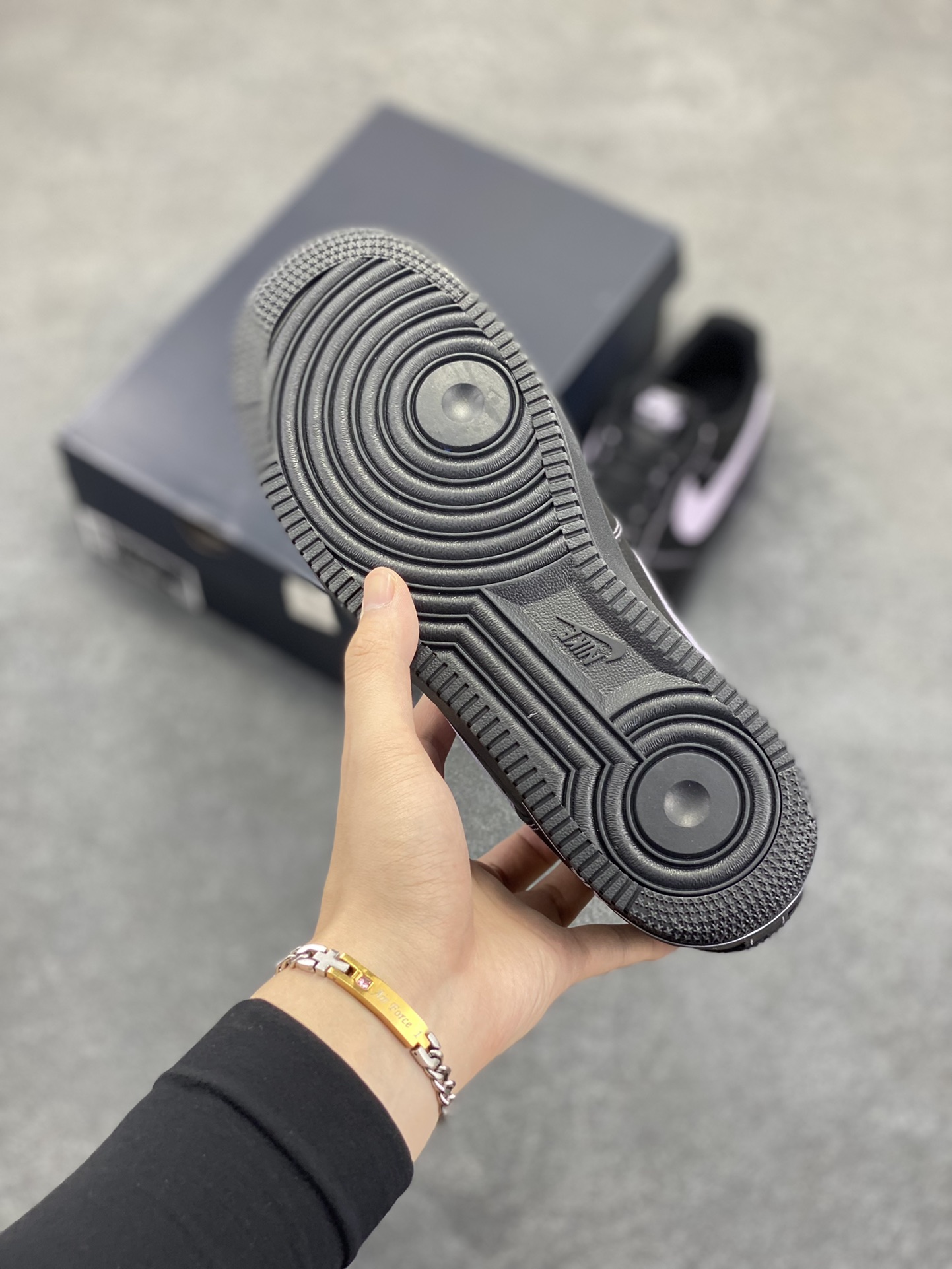 图片[5]-Nike Air Force 1 Low 黑紫 原楦头原纸板 打造纯正空军版型 专注外贸渠道 全掌内置蜂窝气垫 原盒配件 原厂中底钢印、拉帮完美 货号：HQ2037-001 尺码：36 36.5 37.5 38 38.5 39 40 40.5 41 42 42.5 43 44 44.5 45-选品中心