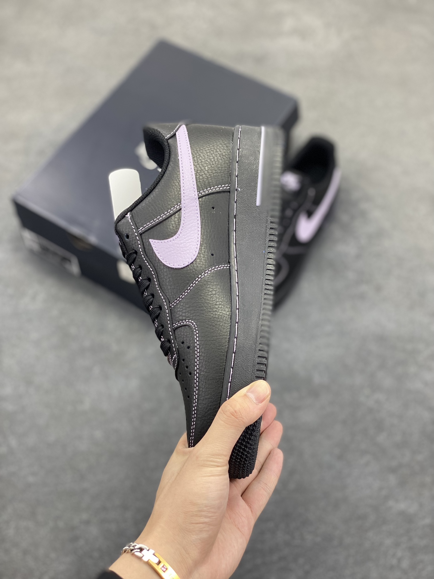 图片[3]-Nike Air Force 1 Low 黑紫 原楦头原纸板 打造纯正空军版型 专注外贸渠道 全掌内置蜂窝气垫 原盒配件 原厂中底钢印、拉帮完美 货号：HQ2037-001 尺码：36 36.5 37.5 38 38.5 39 40 40.5 41 42 42.5 43 44 44.5 45-选品中心