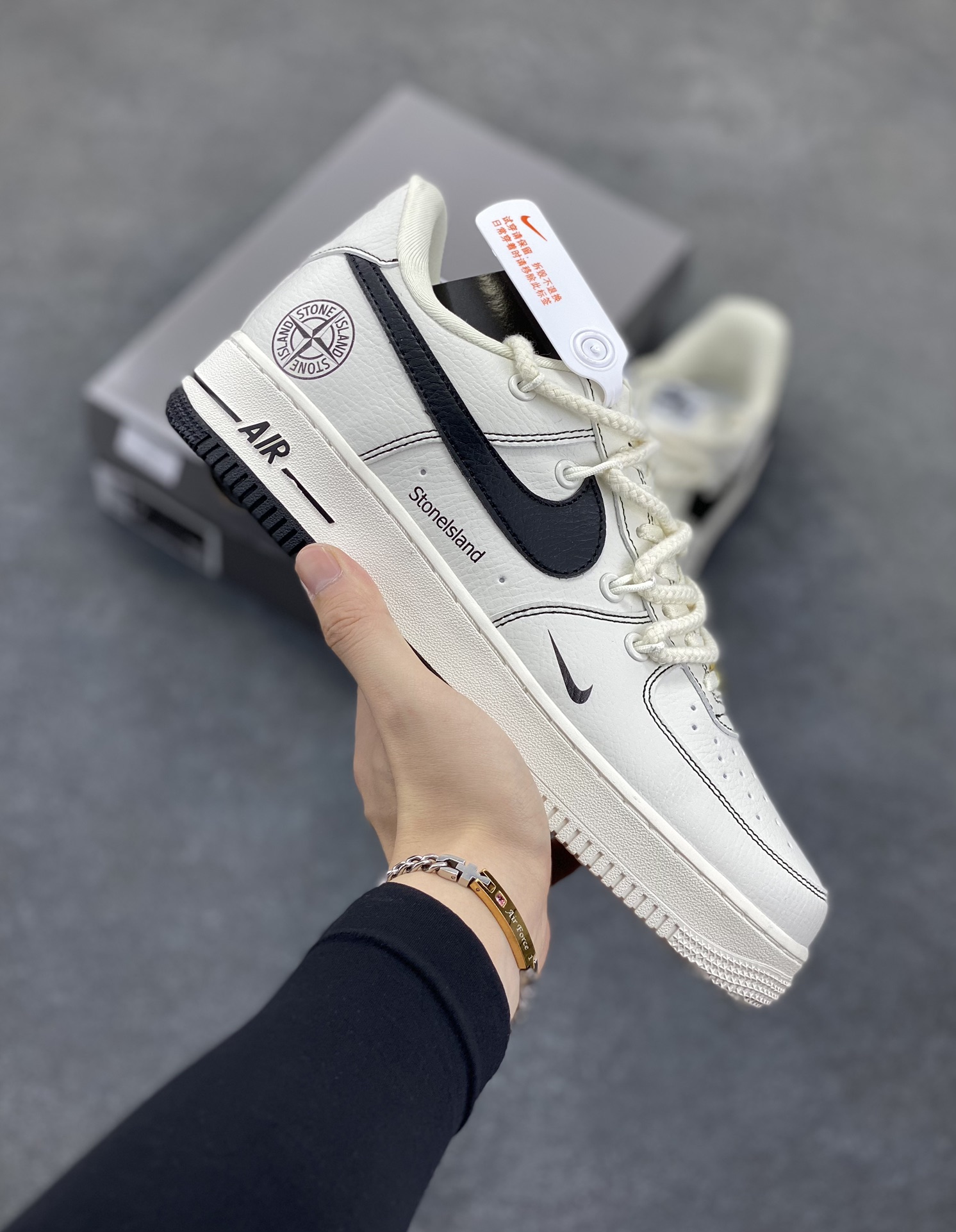 NIke Air Force 1 \'07 Low “石头岛联名”空军一号 低帮 运动鞋 休闲鞋 折边针车 工艺难度大 原楦头原纸板 原装鞋盒 定制五金配件 内置全掌气垫 原厂鞋底 货号：GS9875-001 尺码：36 36.5 37.5 38 38.5 39 40 40.5 41 42 42.5 43 44 44.5 45-选品中心