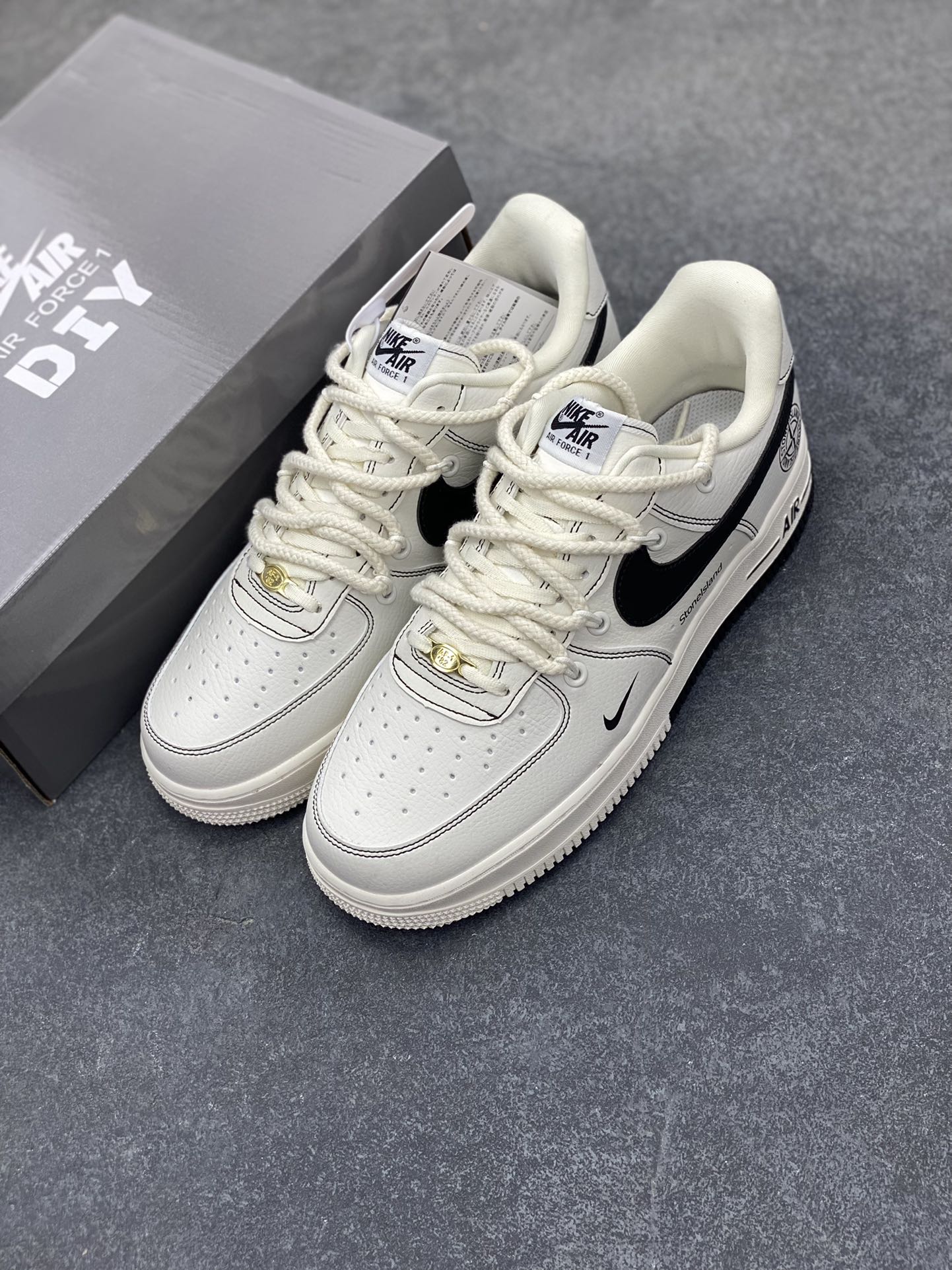 图片[8]-NIke Air Force 1 \’07 Low “石头岛联名”空军一号 低帮 运动鞋 休闲鞋 折边针车 工艺难度大 原楦头原纸板 原装鞋盒 定制五金配件 内置全掌气垫 原厂鞋底 货号：GS9875-001 尺码：36 36.5 37.5 38 38.5 39 40 40.5 41 42 42.5 43 44 44.5 45-选品中心