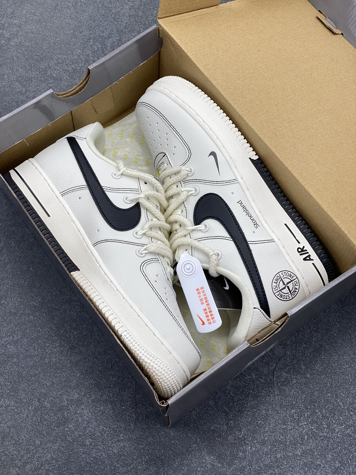 图片[9]-NIke Air Force 1 \’07 Low “石头岛联名”空军一号 低帮 运动鞋 休闲鞋 折边针车 工艺难度大 原楦头原纸板 原装鞋盒 定制五金配件 内置全掌气垫 原厂鞋底 货号：GS9875-001 尺码：36 36.5 37.5 38 38.5 39 40 40.5 41 42 42.5 43 44 44.5 45-选品中心