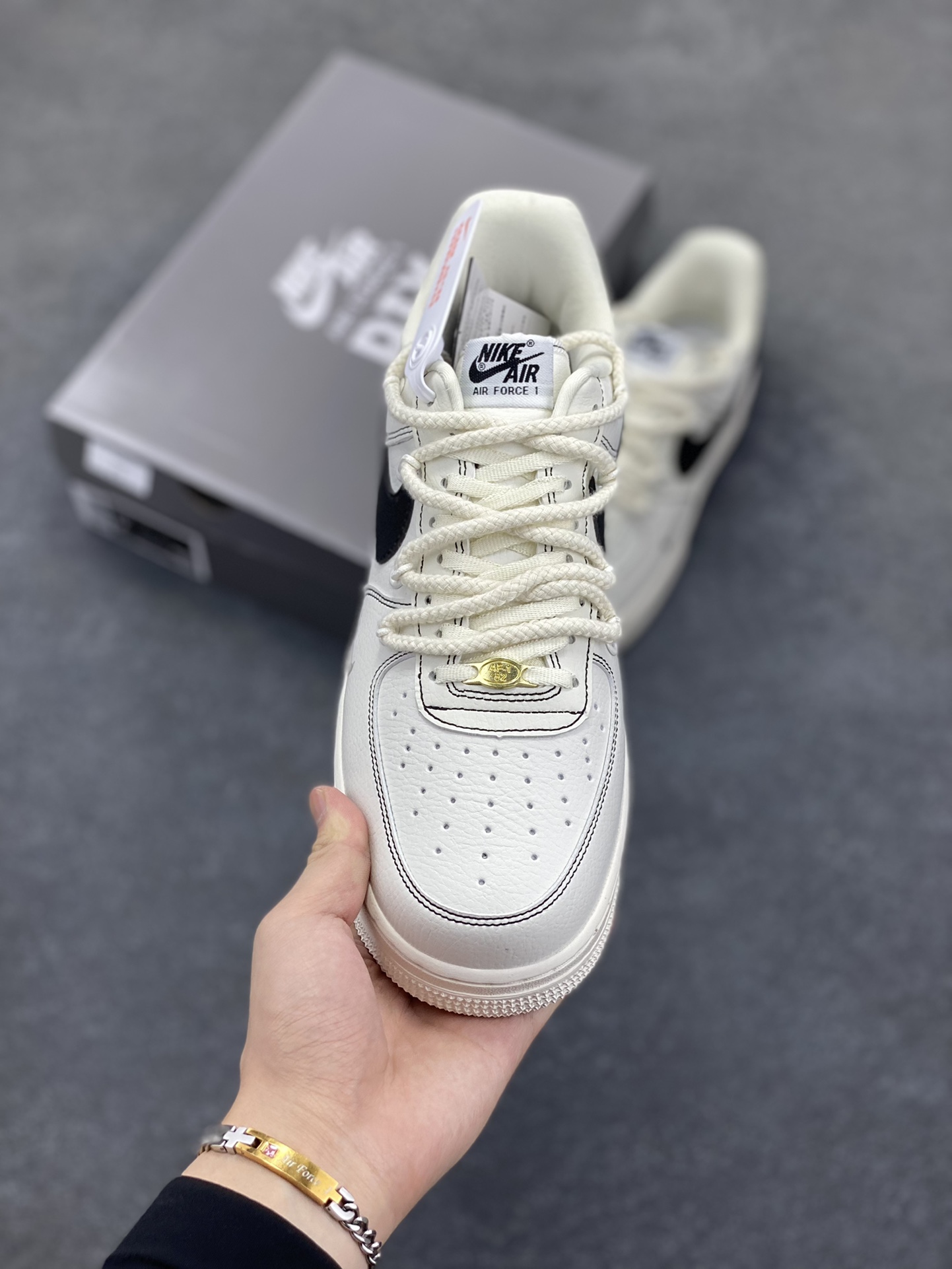 图片[2]-NIke Air Force 1 \’07 Low “石头岛联名”空军一号 低帮 运动鞋 休闲鞋 折边针车 工艺难度大 原楦头原纸板 原装鞋盒 定制五金配件 内置全掌气垫 原厂鞋底 货号：GS9875-001 尺码：36 36.5 37.5 38 38.5 39 40 40.5 41 42 42.5 43 44 44.5 45-选品中心