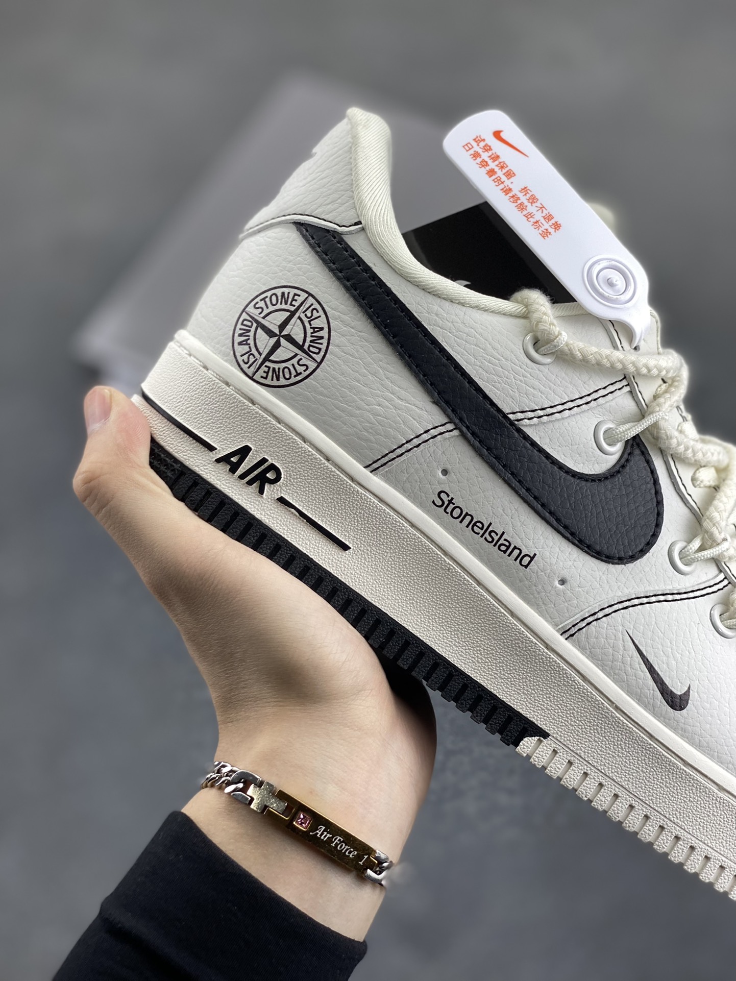 图片[6]-NIke Air Force 1 \’07 Low “石头岛联名”空军一号 低帮 运动鞋 休闲鞋 折边针车 工艺难度大 原楦头原纸板 原装鞋盒 定制五金配件 内置全掌气垫 原厂鞋底 货号：GS9875-001 尺码：36 36.5 37.5 38 38.5 39 40 40.5 41 42 42.5 43 44 44.5 45-选品中心