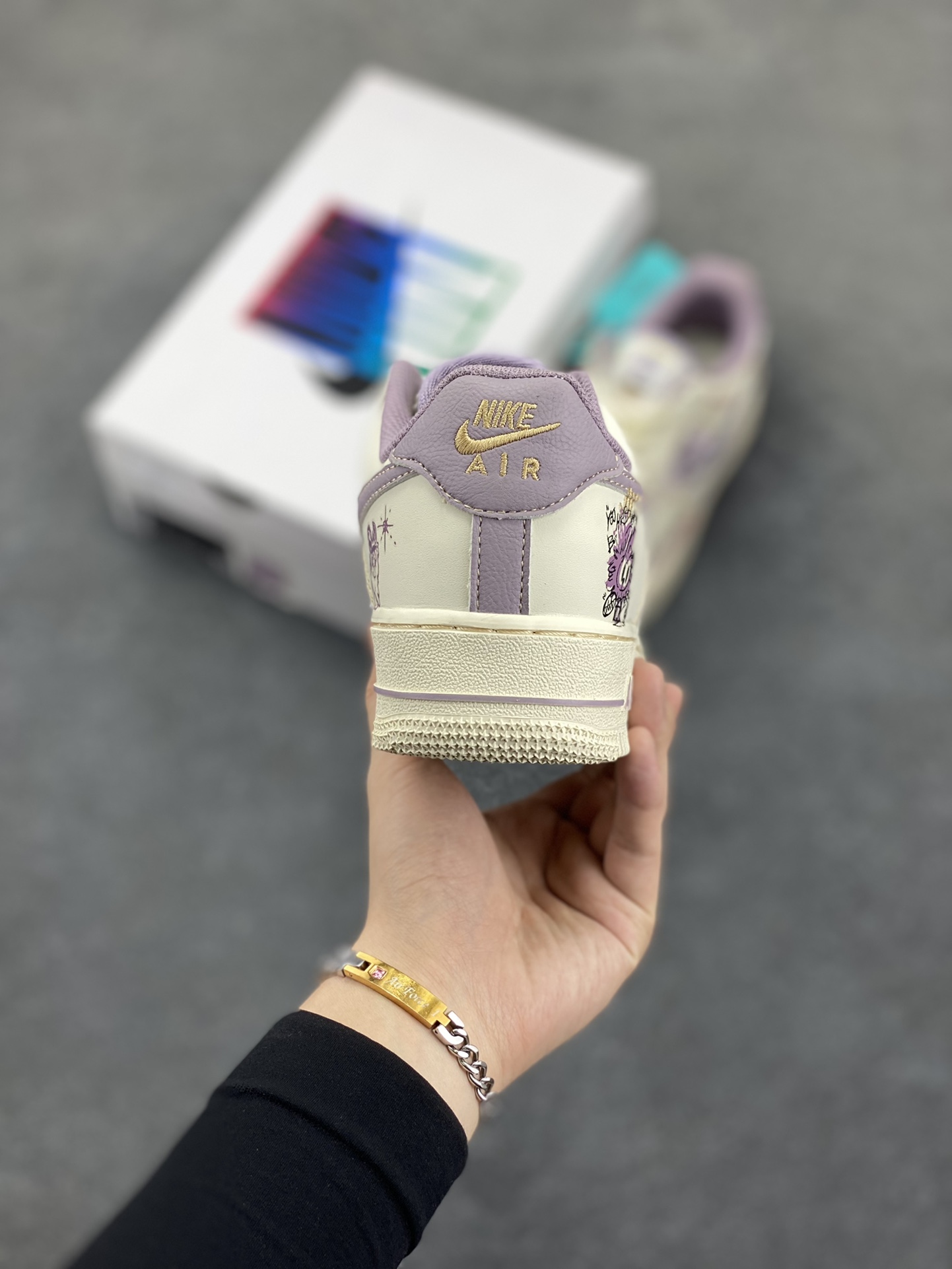 图片[4]-小香风系列“紫兔宝宝” Air Force 1’07 Low \”Purple Rabbit Baby\”空军一号经典低帮百搭休闲运动板鞋 – 在宠物领域，一些淡紫色毛发的兔子品种如英系安哥拉兔，被人们昵称为“紫兔宝宝”，它们模样可爱，毛茸茸的外表十分惹人喜爱。在迪士尼的卡通形象中，星黛露是一只紫色的兔子，也常被粉丝亲切地叫做“紫兔宝宝”，它怀揣着成为舞蹈家的梦想，深受小朋友和粉丝们的喜爱 货号：FJ7740-910 尺码：36 36.5 37.5 38 38.5 39 40 40.5 41 42 42.5 43 44 44.5 45-选品中心