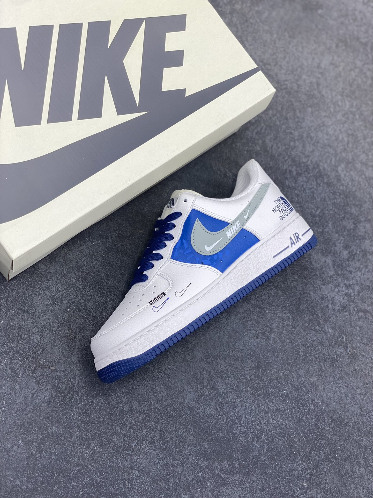 图片[7]-Nike Air Force 1 Low 空军一号低帮百搭休闲运动板鞋。柔软、弹性十足的缓震性能和出色的中底设计，横跨复古与现代的外型结合，造就出风靡全球三十多年的Force 1，直到今天还深受青睐。 货号：DQ7659-106 尺码：36 36.5 37.5 38 38.5 39 40 40.5 41 42 42.5 43 44 44.5 45-选品中心