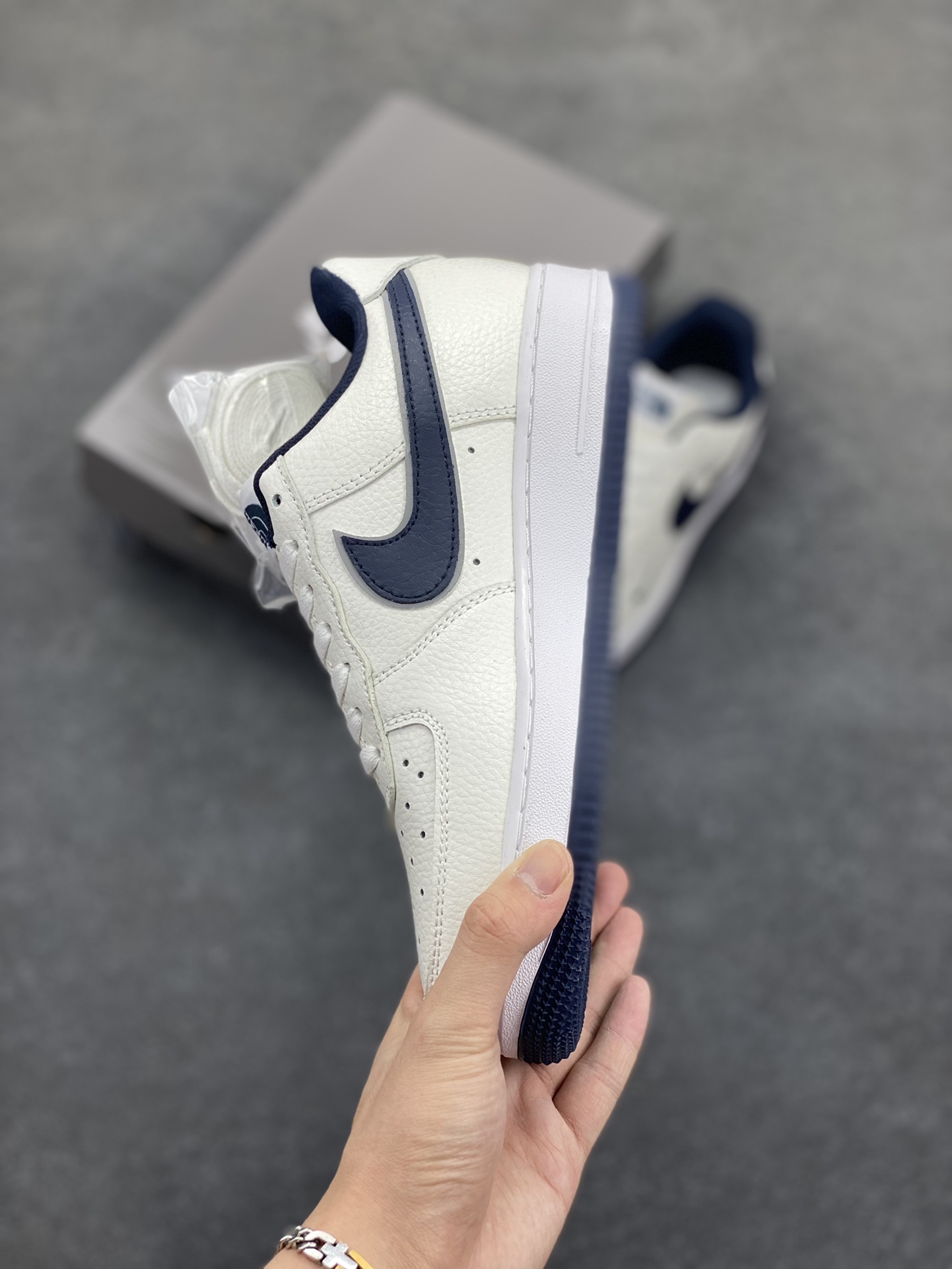 图片[3]-高端定制Nike Air Force 1 \’07 Low 北面联名— 白蓝三钩 高端定制 低帮休闲板鞋 定制鞋盒 大厂纯原品质出货 超高清洁度 皮料切割干净无任何毛边 细节完美 货号：AM1588-008 尺码：36 36.5 37.5 38 38.5 39 40 40.5 41 42 42.5 43 44 44.5 45-选品中心