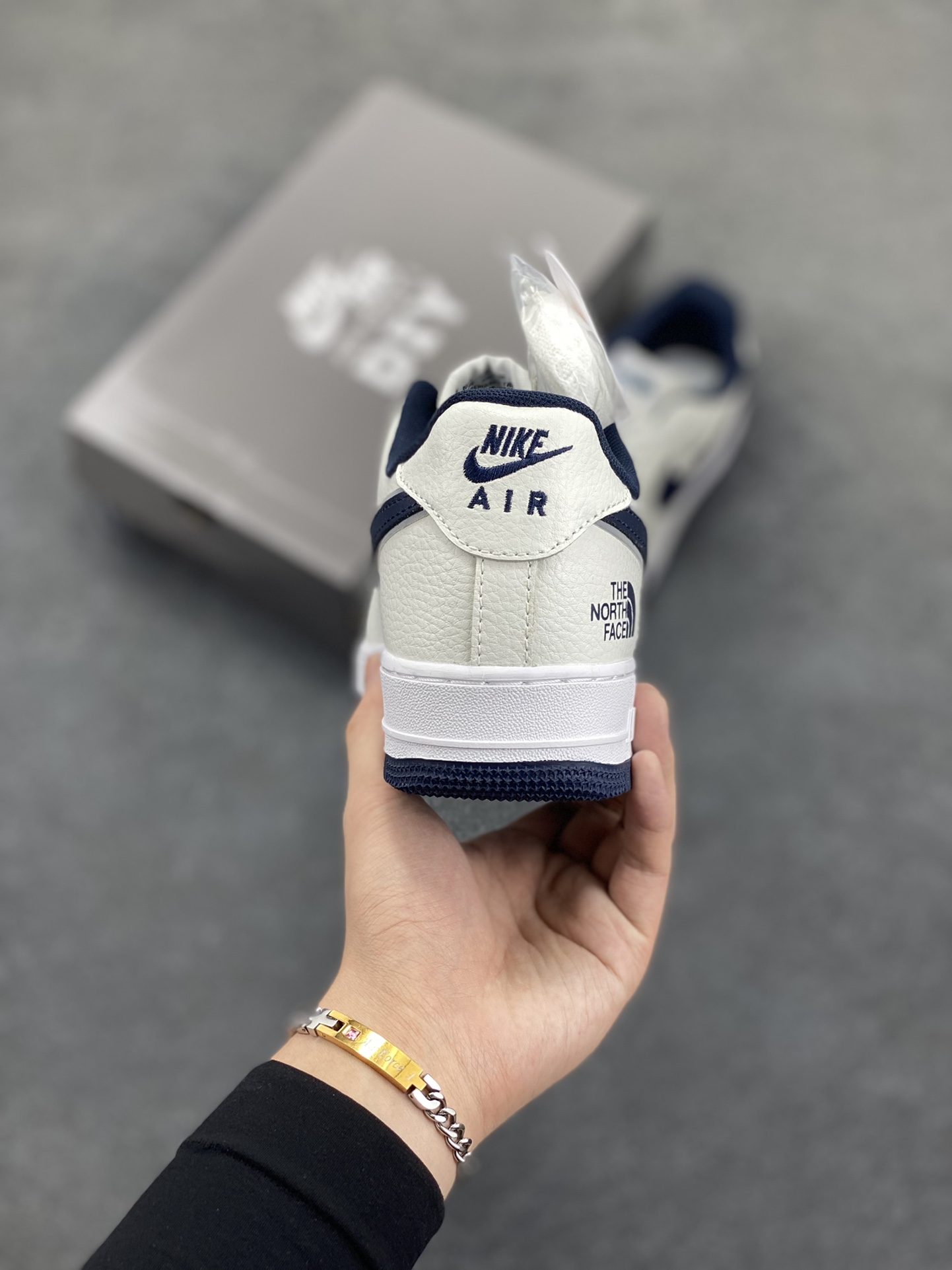 图片[4]-高端定制Nike Air Force 1 \’07 Low 北面联名— 白蓝三钩 高端定制 低帮休闲板鞋 定制鞋盒 大厂纯原品质出货 超高清洁度 皮料切割干净无任何毛边 细节完美 货号：AM1588-008 尺码：36 36.5 37.5 38 38.5 39 40 40.5 41 42 42.5 43 44 44.5 45-选品中心