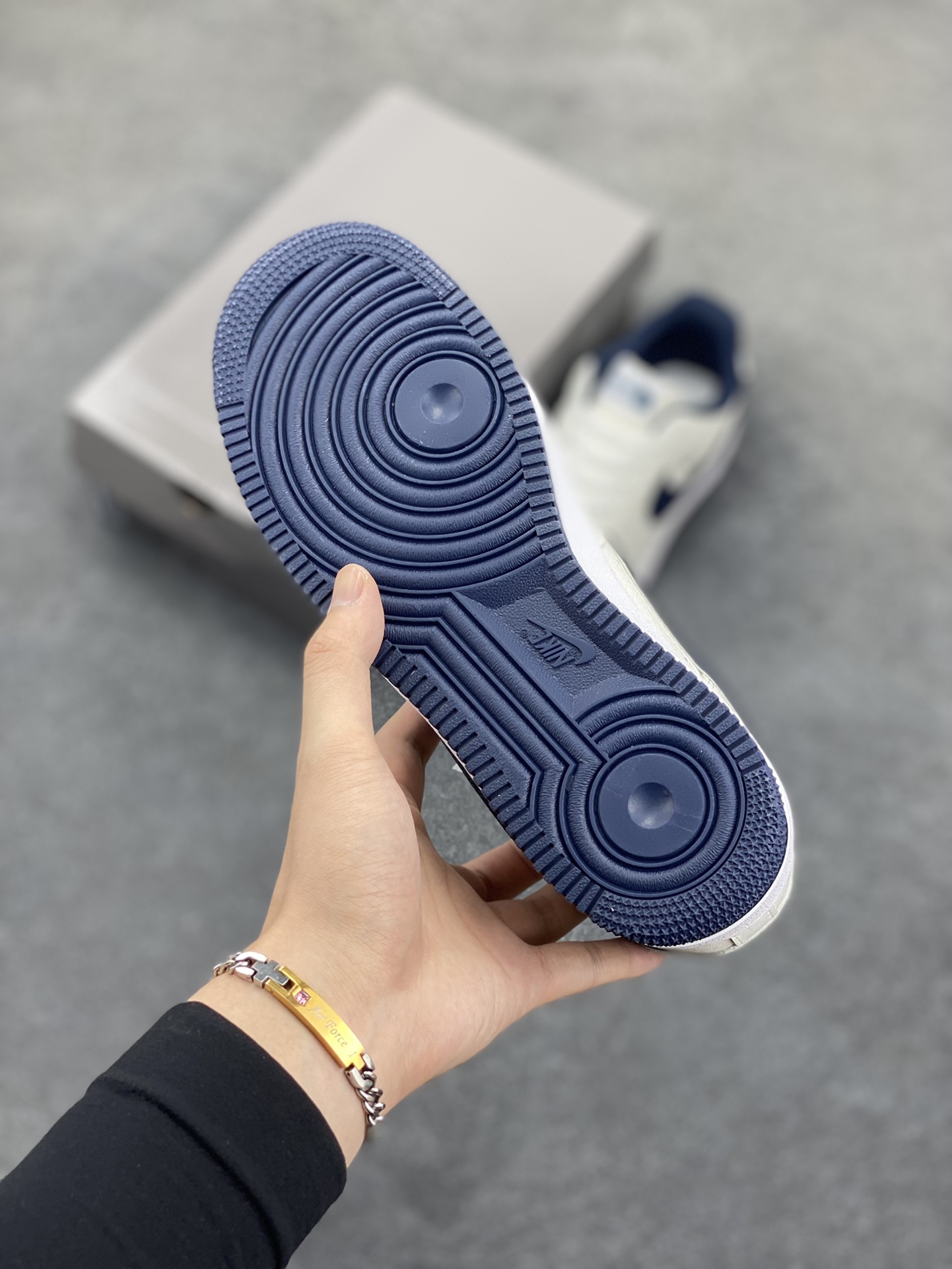 图片[5]-高端定制Nike Air Force 1 \’07 Low 北面联名— 白蓝三钩 高端定制 低帮休闲板鞋 定制鞋盒 大厂纯原品质出货 超高清洁度 皮料切割干净无任何毛边 细节完美 货号：AM1588-008 尺码：36 36.5 37.5 38 38.5 39 40 40.5 41 42 42.5 43 44 44.5 45-选品中心