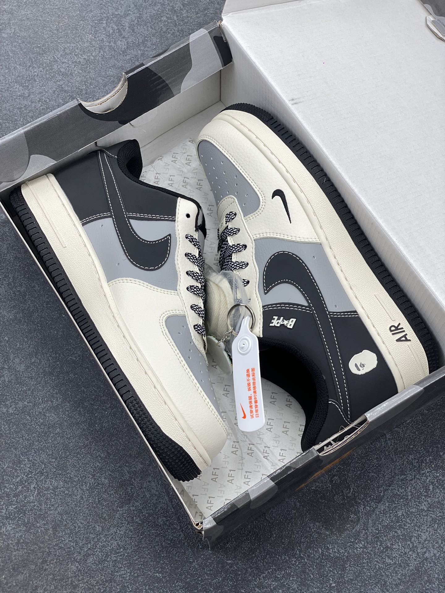 图片[9]-NIke Air Force 1 \’07 Low “Bape联名–米灰黑”空军一号 低帮 运动鞋 休闲鞋 折边针车 工艺难度大 原楦头原纸板 原装鞋盒 定制五金配件 内置全掌气垫 原厂鞋底 货号：BB6566-209 尺码：36 36.5 37.5 38 38.5 39 40 40.5 41 42 42.5 43 44 44.5 45-选品中心