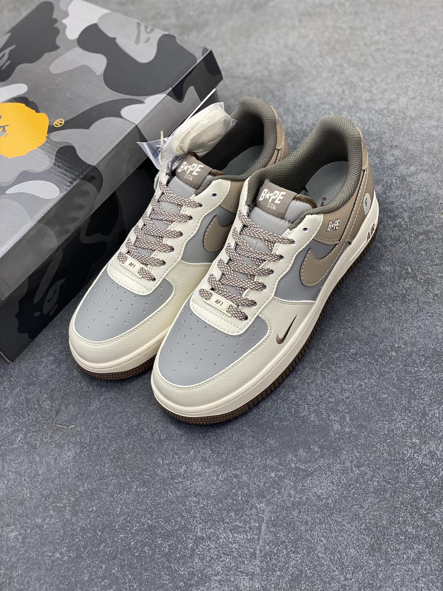 图片[8]-NIke Air Force 1 \’07 Low “Bape联名–米灰棕”空军一号 低帮 运动鞋 休闲鞋 折边针车 工艺难度大 原楦头原纸板 原装鞋盒 定制五金配件 内置全掌气垫 原厂鞋底 货号：BB6566-210 尺码：36 36.5 37.5 38 38.5 39 40 40.5 41 42 42.5 43 44 44.5 45-选品中心