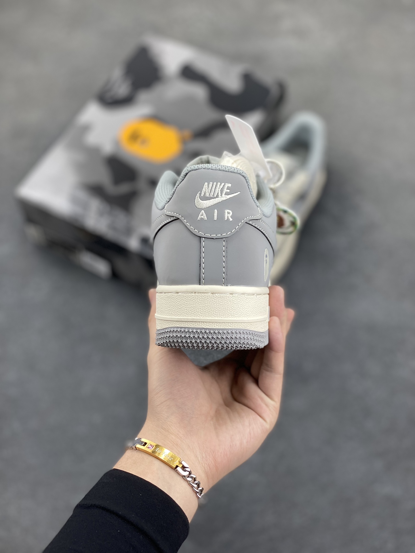 图片[4]-NIke Air Force 1 \’07 Low “Bape联名——米白灰”空军一号 低帮 运动鞋 休闲鞋 折边针车 工艺难度大 原楦头原纸板 原装鞋盒 定制五金配件 内置全掌气垫 原厂鞋底 货号：BB6566-207 尺码：36 36.5 37.5 38 38.5 39 40 40.5 41 42 42.5 43 44 44.5 45-选品中心