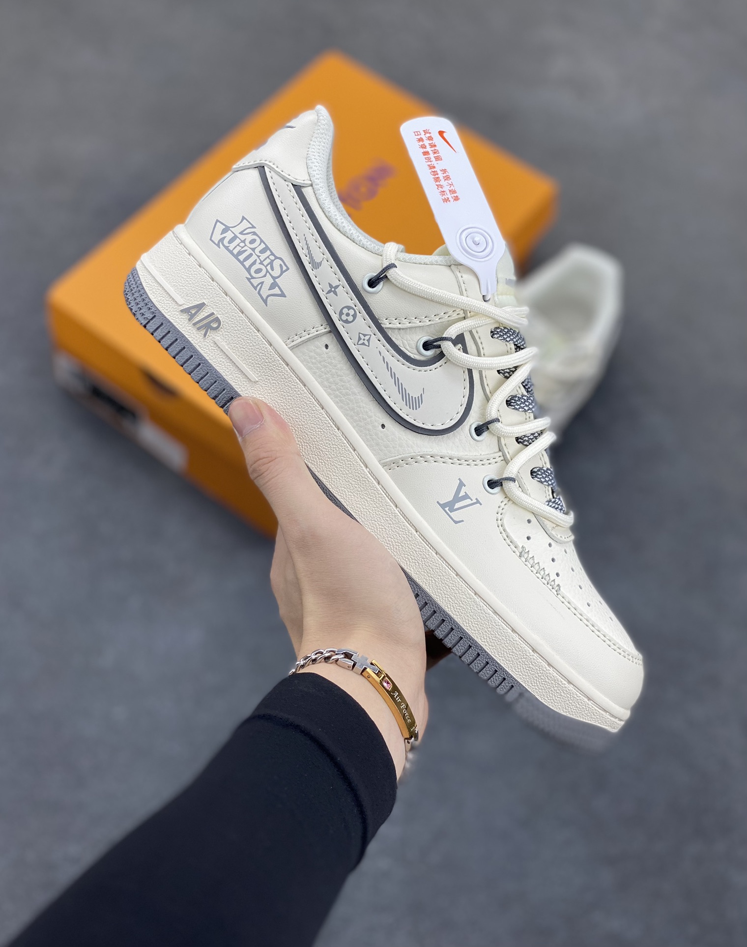 NIke Air Force 1 \'07 Low “LV联名——米灰底抽绳”空军一号 低帮 运动鞋 休闲鞋 折边针车 工艺难度大 原楦头原纸板 原装鞋盒 定制五金配件 内置全掌气垫 原厂鞋底 货号：DM6868-100 尺码：36 36.5 37.5 38 38.5 39 40 40.5 41 42 42.5 43 44 44.5 45-选品中心