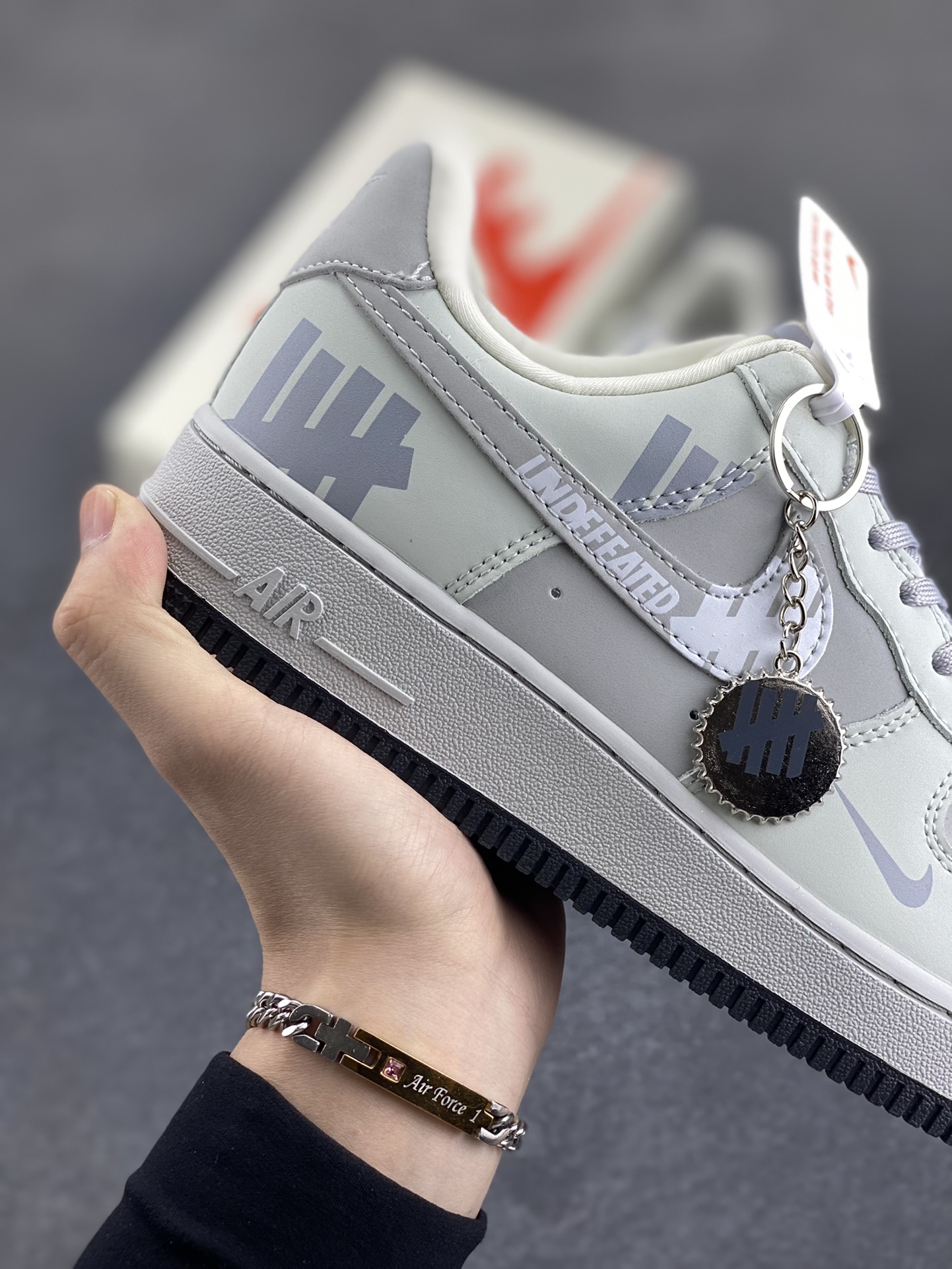 图片[6]-NIke Air Force 1 \’07 Low “UN联名——印象LOGO”空军一号 低帮 运动鞋 休闲鞋 折边针车 工艺难度大 原楦头原纸板 原装鞋盒 定制五金配件 内置全掌气垫 原厂鞋底 货号：DF0188-060 尺码：36 36.5 37.5 38 38.5 39 40 40.5 41 42 42.5 43 44 44.5 45-选品中心