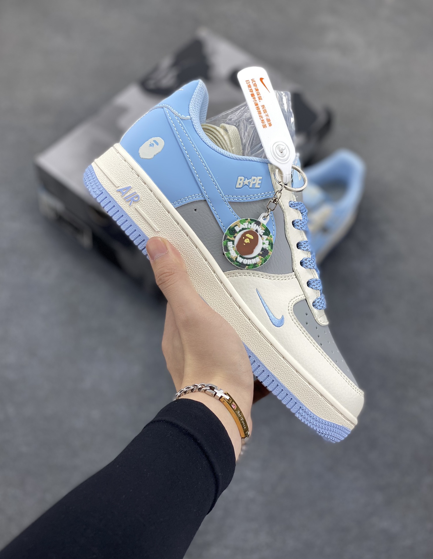 NIke Air Force 1 \’07 Low “Bape联名–米灰蓝”空军一号 低帮 运动鞋 休闲鞋 折边针车 工艺难度大 原楦头原纸板 原装鞋盒 定制五金配件 内置全掌气垫 原厂鞋底 货号:BB9599-204 尺码:36 36.5 37.5 38 38.5 39 40 40.5 41 42 42.5 43 44 44.5 45-选品中心