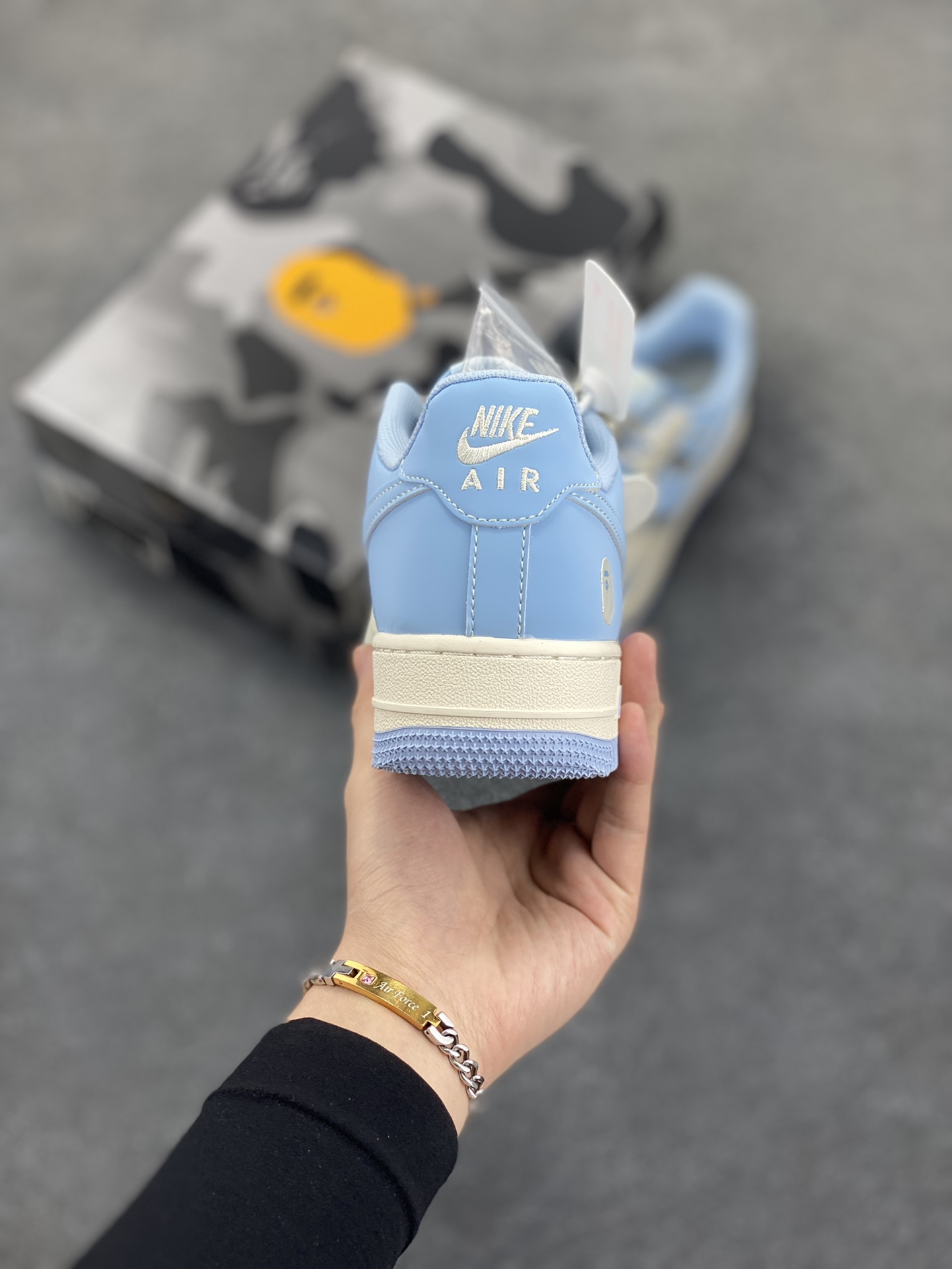 图片[4]-NIke Air Force 1 \’07 Low “Bape联名–米灰蓝”空军一号 低帮 运动鞋 休闲鞋 折边针车 工艺难度大 原楦头原纸板 原装鞋盒 定制五金配件 内置全掌气垫 原厂鞋底 货号：BB9599-204 尺码：36 36.5 37.5 38 38.5 39 40 40.5 41 42 42.5 43 44 44.5 45-选品中心