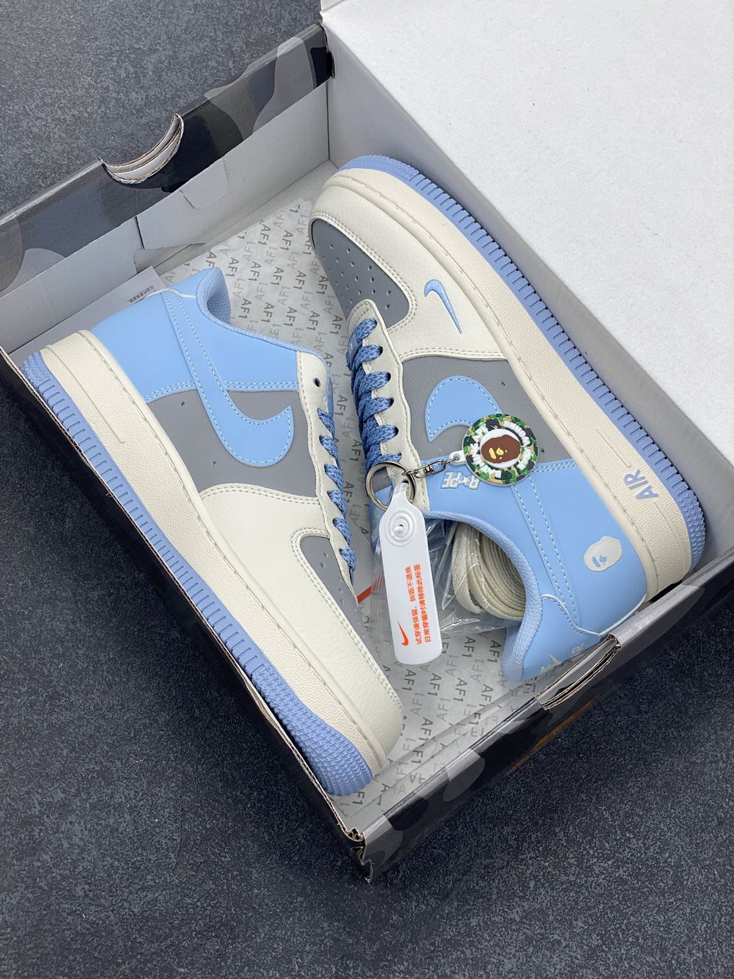 图片[9]-NIke Air Force 1 \’07 Low “Bape联名–米灰蓝”空军一号 低帮 运动鞋 休闲鞋 折边针车 工艺难度大 原楦头原纸板 原装鞋盒 定制五金配件 内置全掌气垫 原厂鞋底 货号：BB9599-204 尺码：36 36.5 37.5 38 38.5 39 40 40.5 41 42 42.5 43 44 44.5 45-选品中心