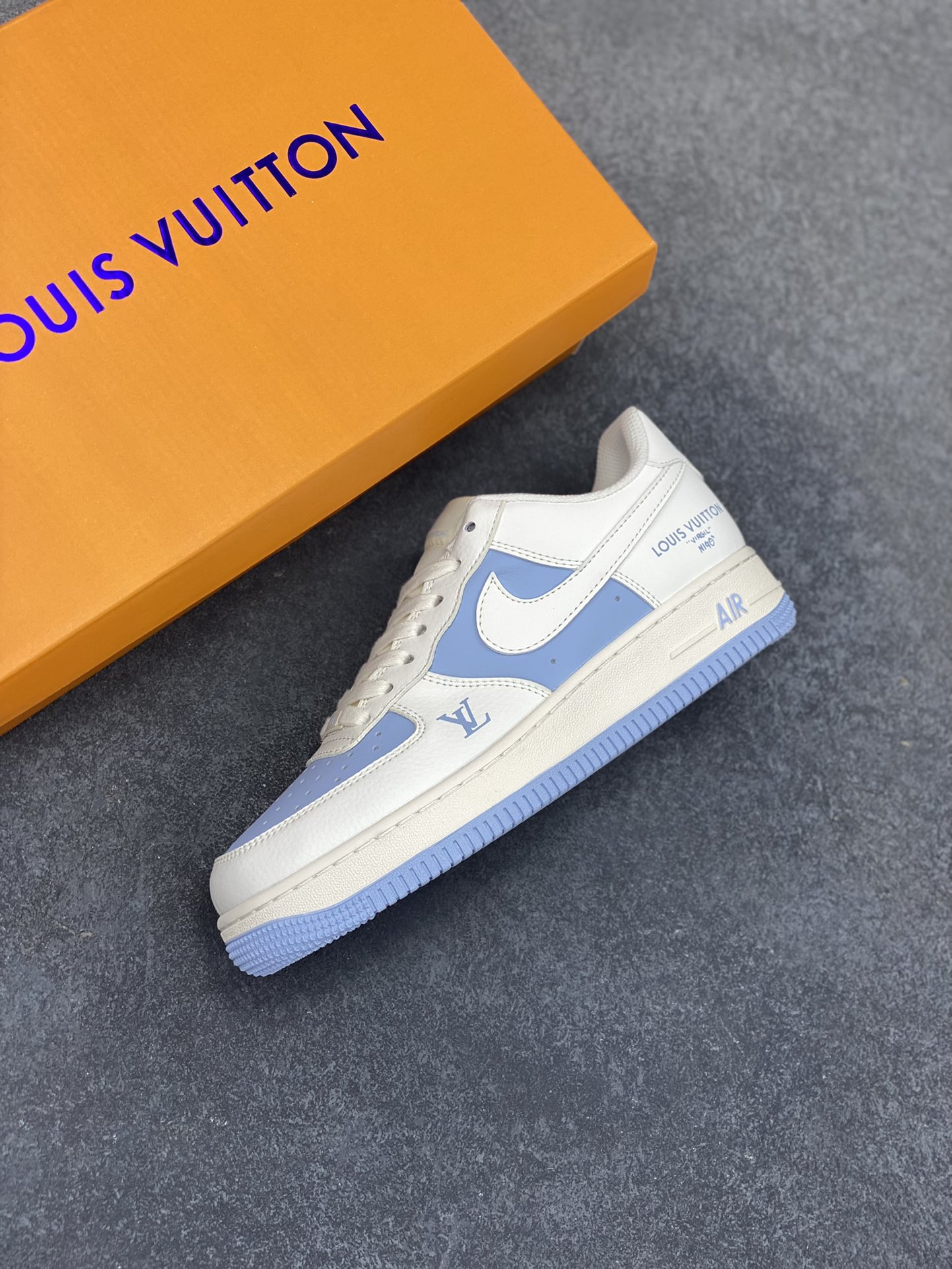 图片[7]-NIke Air Force 1 \’07 Low “LV联名–米白冰蓝”空军一号 低帮 运动鞋 休闲鞋 折边针车 工艺难度大 原楦头原纸板 原装鞋盒 定制五金配件 内置全掌气垫 原厂鞋底 货号：BB9599-203 尺码：36 36.5 37.5 38 38.5 39 40 40.5 41 42 42.5 43 44 44.5 45-选品中心