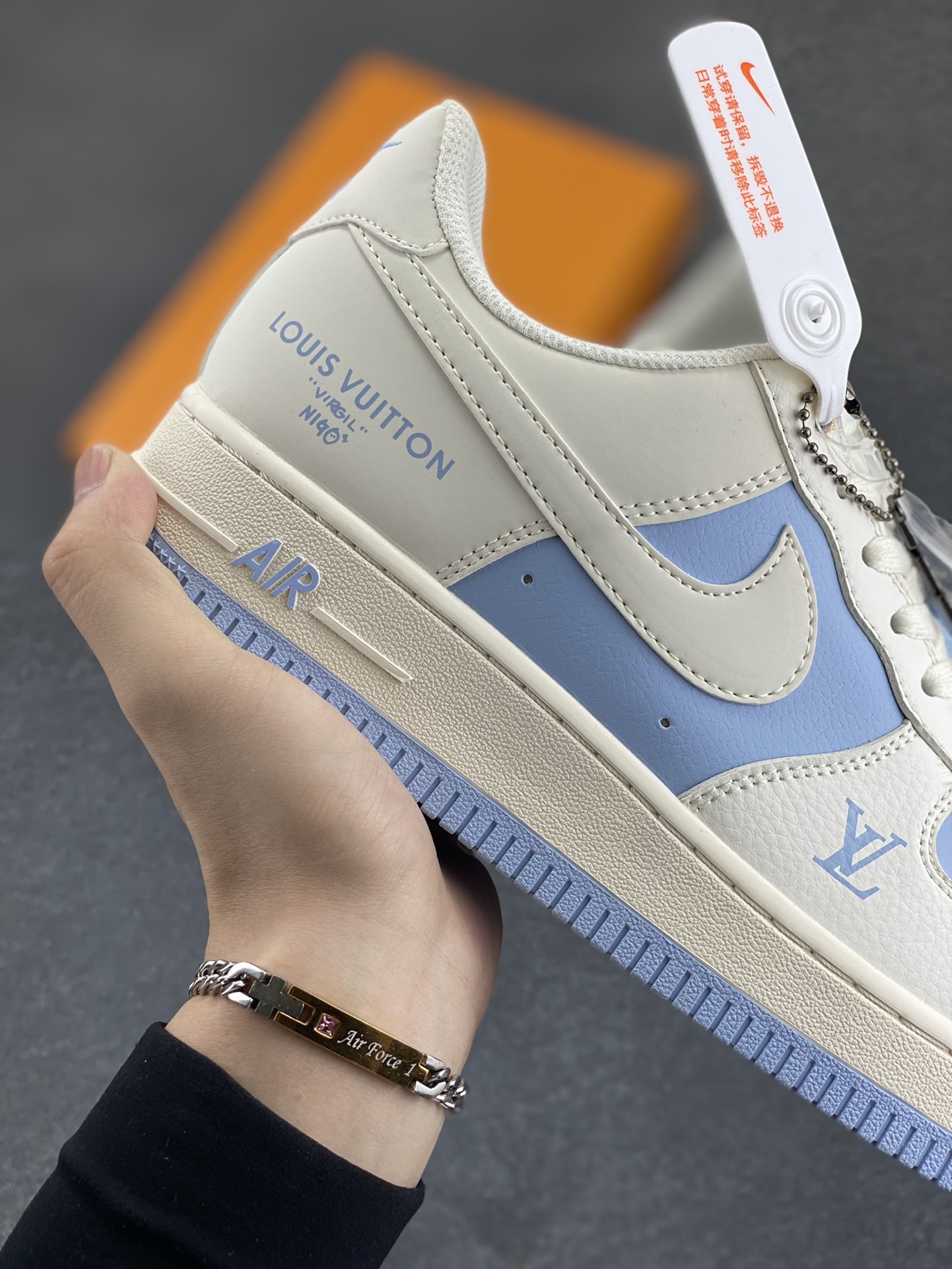 图片[6]-NIke Air Force 1 \’07 Low “LV联名–米白冰蓝”空军一号 低帮 运动鞋 休闲鞋 折边针车 工艺难度大 原楦头原纸板 原装鞋盒 定制五金配件 内置全掌气垫 原厂鞋底 货号：BB9599-203 尺码：36 36.5 37.5 38 38.5 39 40 40.5 41 42 42.5 43 44 44.5 45-选品中心