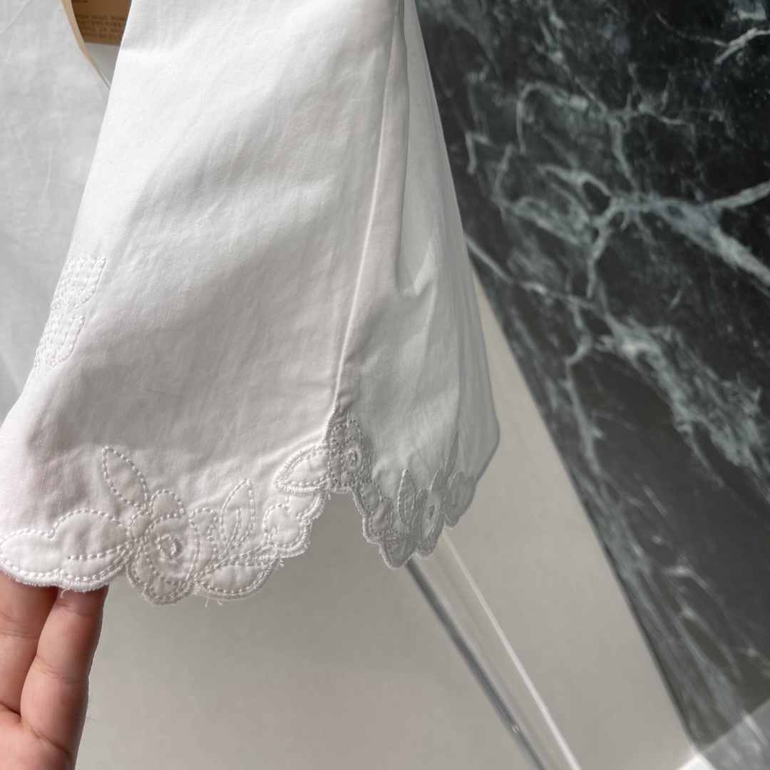 
Miu 25夏季新款 刺绣粗斜纹半裙 下摆刺绣logo字母 彰显品牌形象 辣妹女孩们必入单品！拍照📷超