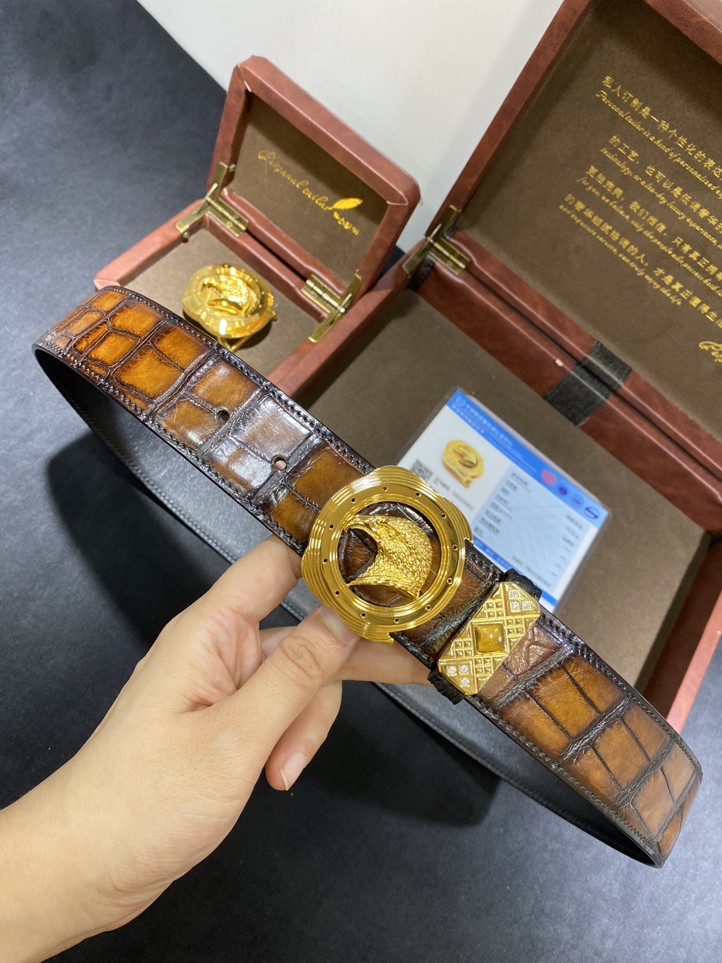 Stefano Ricci Cinturón de Cocodrilo con Hebilla de Oro de 24K y Diamantes