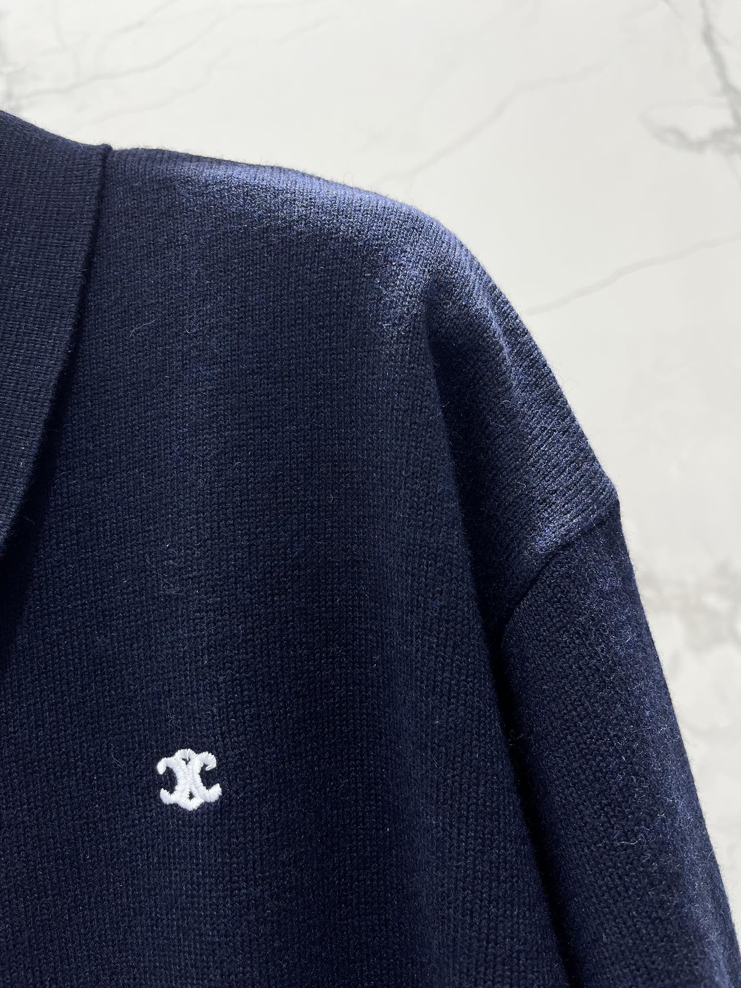 𝗖𝗘𝗟𝗜𝗡𝗘*赛琳凯旋门徽标纯色polo衬短袖

码数SML
