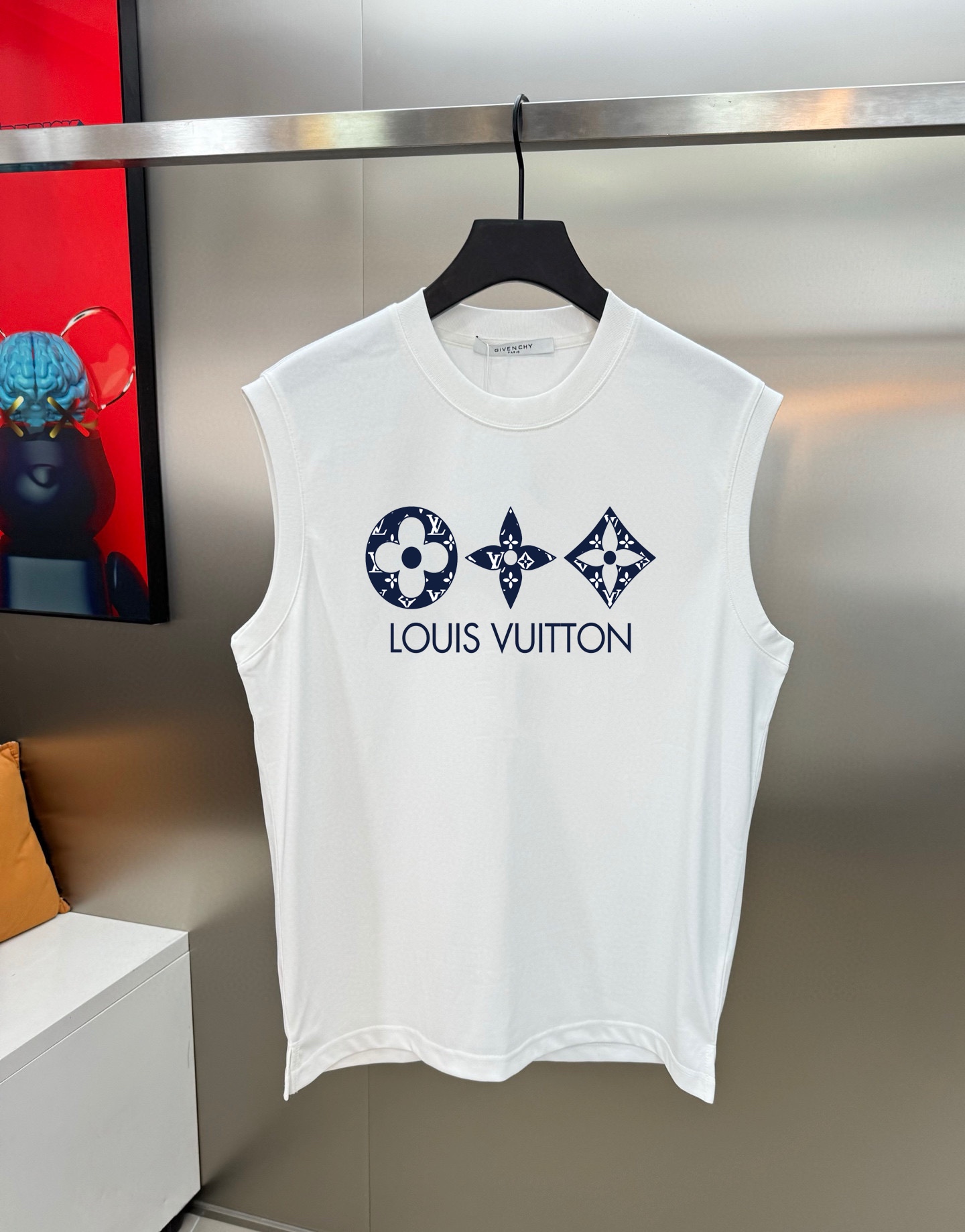 Louis Vuitton 品牌【LV路易威登】2025夏季新品背心T袖 简约款式 任何人都可以轻松驾驶 进口定制丝光棉面料 手软舒适有型 吸汗透气