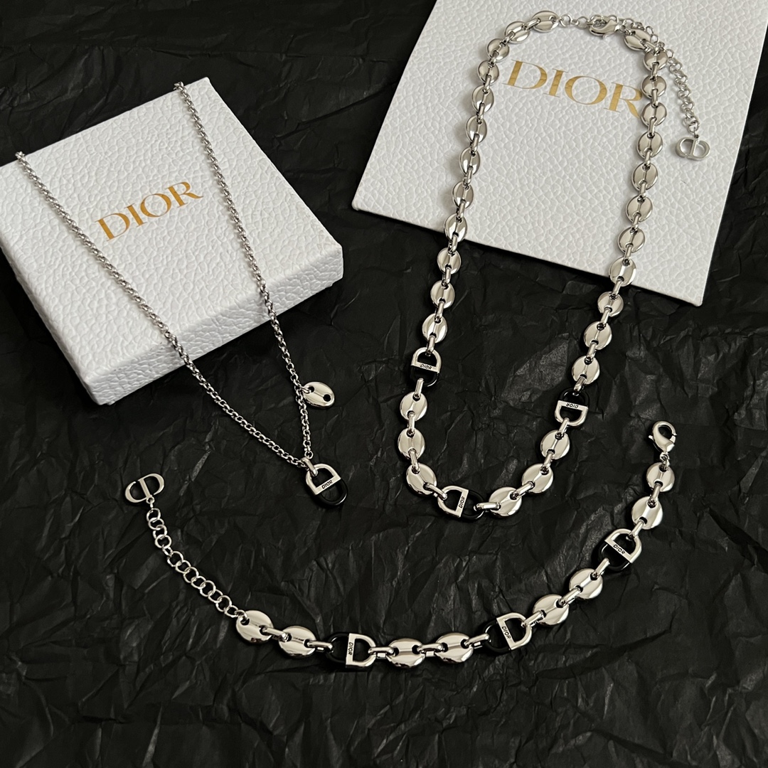 】👑Dior 迪奥  项链 精选原版一致 黄铜材质 甜美气质高雅。