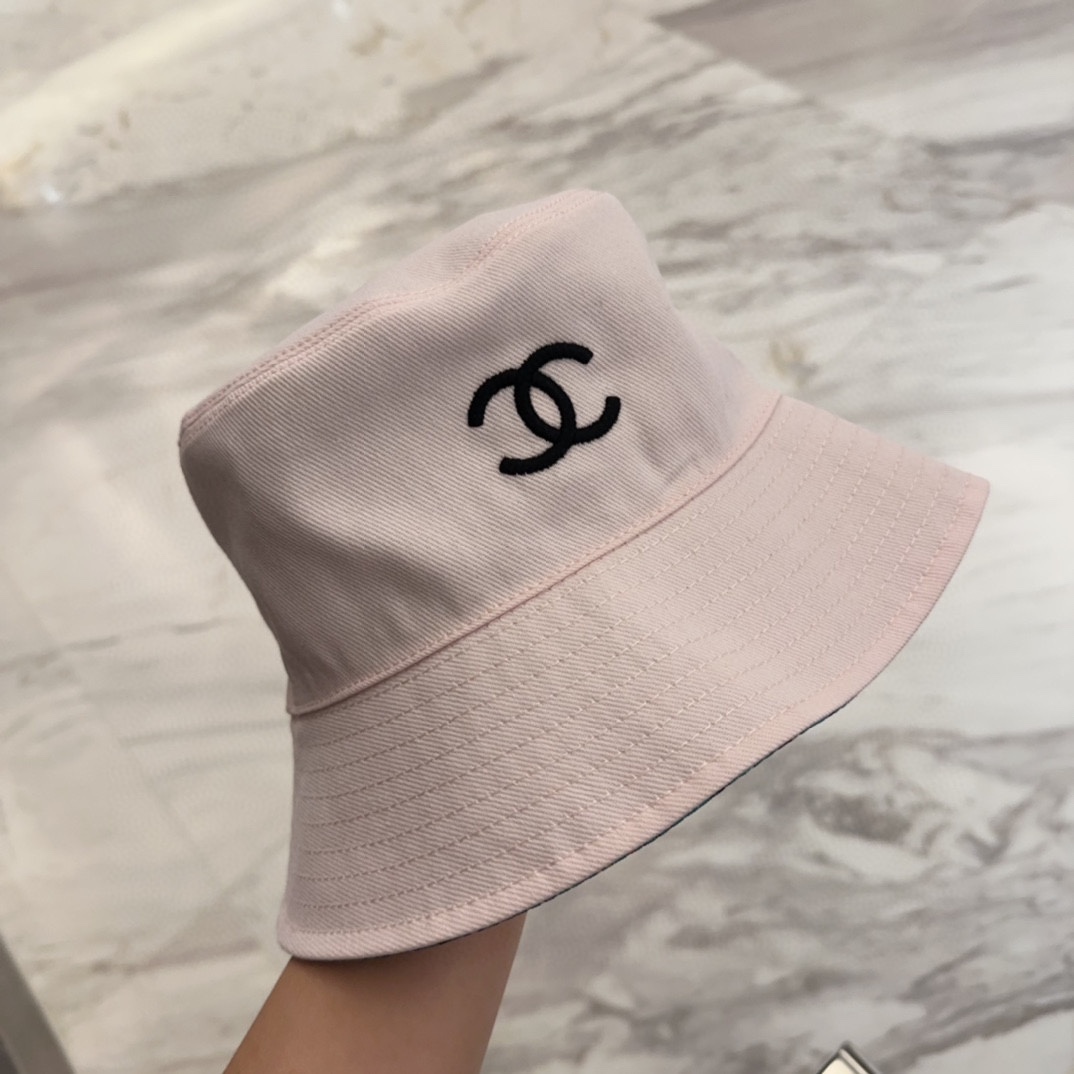 

Chanel 中古渔夫帽 百搭款 帽型质感做的都非常🉑️  中古风永远不过时