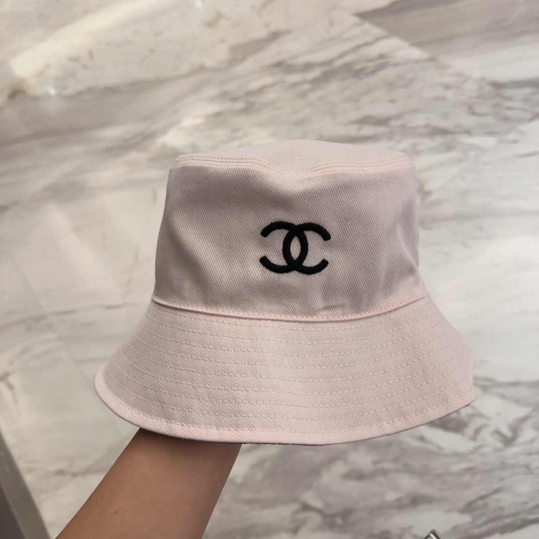 

Chanel 中古渔夫帽 百搭款 帽型质感做的都非常🉑️  中古风永远不过时