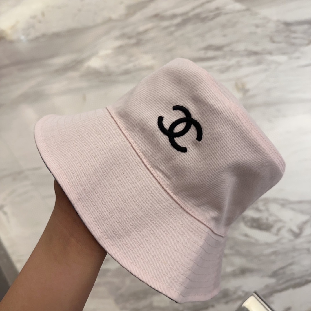 

Chanel 中古渔夫帽 百搭款 帽型质感做的都非常🉑️  中古风永远不过时