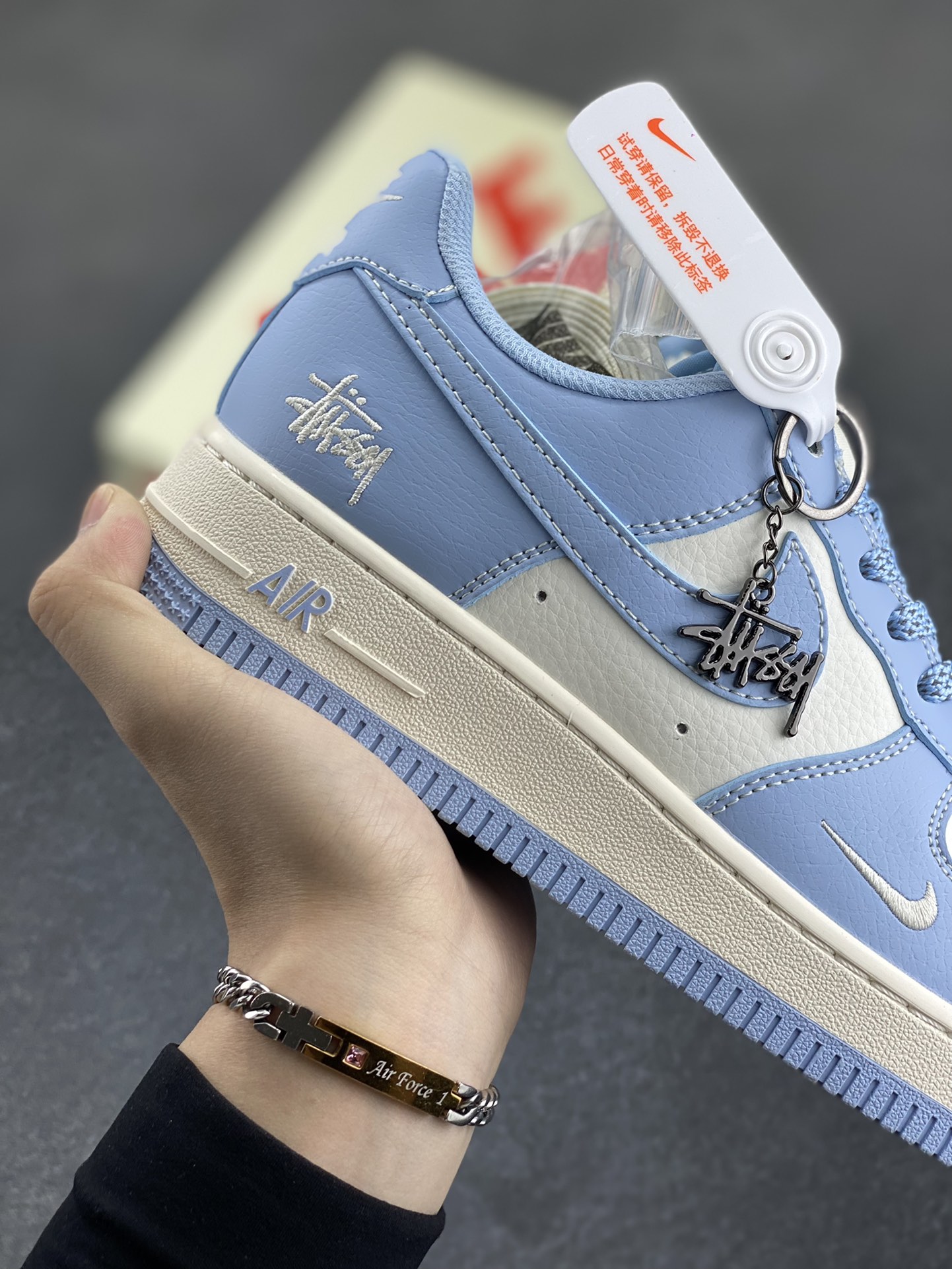 图片[6]-NIke Air Force 1 \’07 Low “斯图西联名–晴天蓝”空军一号 低帮 运动鞋 休闲鞋 折边针车 工艺难度大 原楦头原纸板 原装鞋盒 定制五金配件 内置全掌气垫 原厂鞋底 货号：BB9599-201 尺码：36 36.5 37.5 38 38.5 39 40 40.5 41 42 42.5 43 44 44.5 45-选品中心