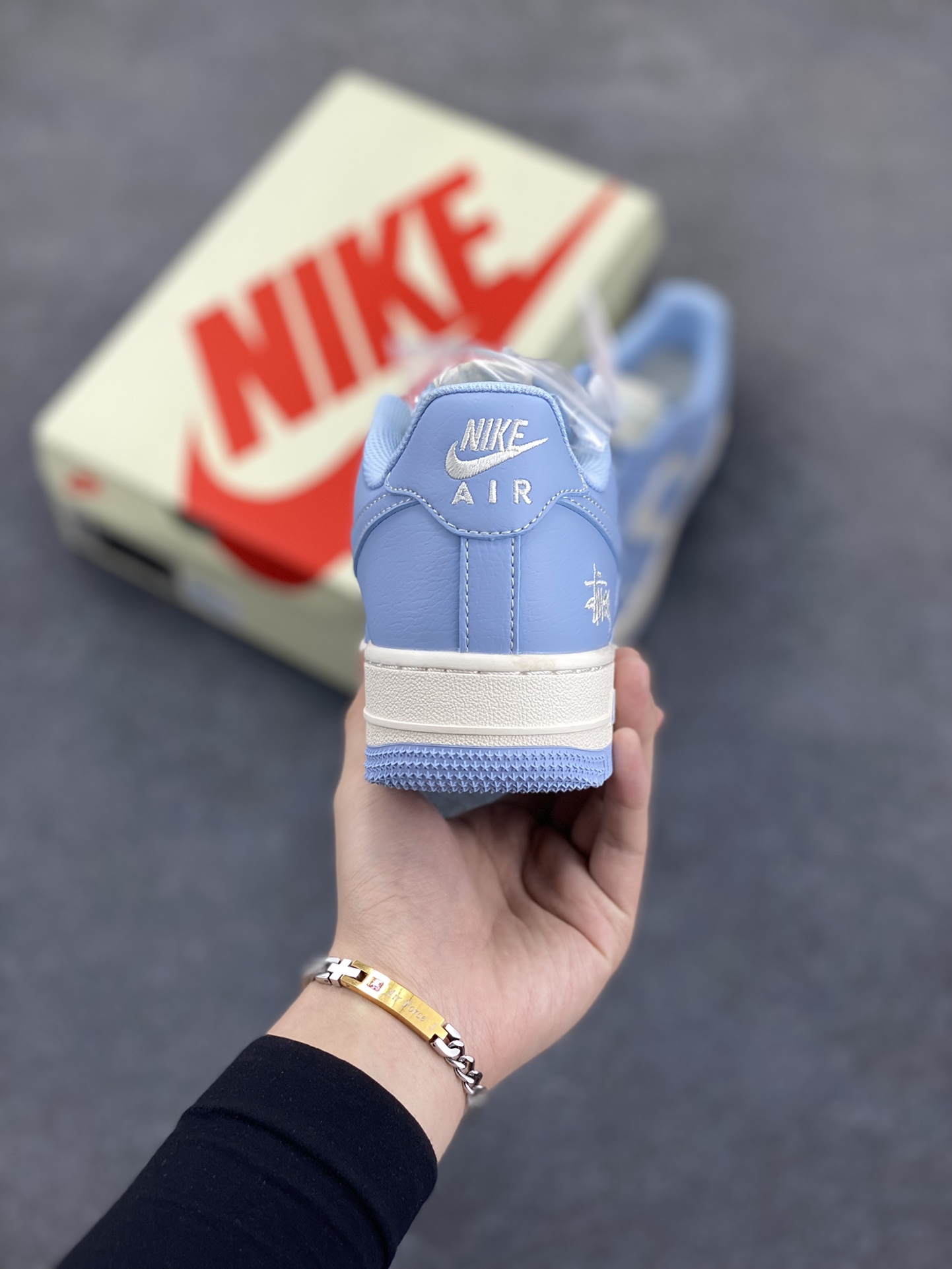 图片[4]-NIke Air Force 1 \’07 Low “斯图西联名–晴天蓝”空军一号 低帮 运动鞋 休闲鞋 折边针车 工艺难度大 原楦头原纸板 原装鞋盒 定制五金配件 内置全掌气垫 原厂鞋底 货号：BB9599-201 尺码：36 36.5 37.5 38 38.5 39 40 40.5 41 42 42.5 43 44 44.5 45-选品中心