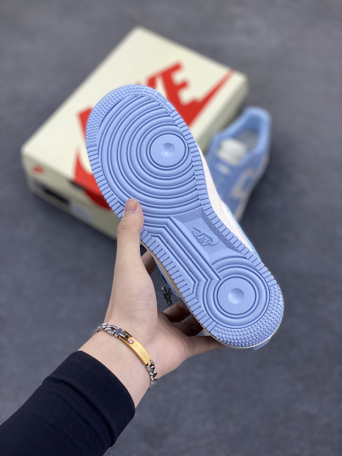 图片[5]-NIke Air Force 1 \’07 Low “斯图西联名–晴天蓝”空军一号 低帮 运动鞋 休闲鞋 折边针车 工艺难度大 原楦头原纸板 原装鞋盒 定制五金配件 内置全掌气垫 原厂鞋底 货号：BB9599-201 尺码：36 36.5 37.5 38 38.5 39 40 40.5 41 42 42.5 43 44 44.5 45-选品中心