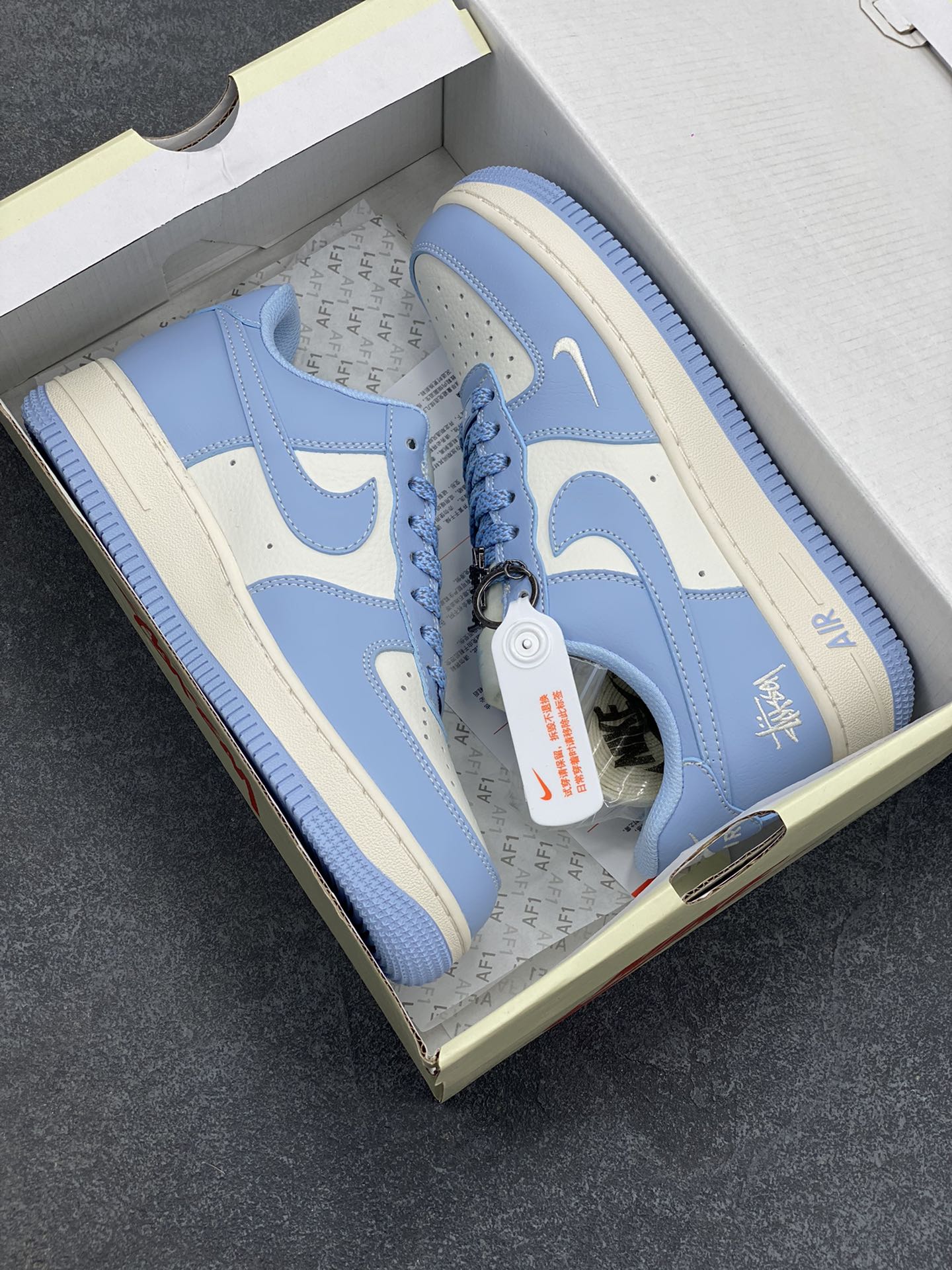 图片[9]-NIke Air Force 1 \’07 Low “斯图西联名–晴天蓝”空军一号 低帮 运动鞋 休闲鞋 折边针车 工艺难度大 原楦头原纸板 原装鞋盒 定制五金配件 内置全掌气垫 原厂鞋底 货号：BB9599-201 尺码：36 36.5 37.5 38 38.5 39 40 40.5 41 42 42.5 43 44 44.5 45-选品中心